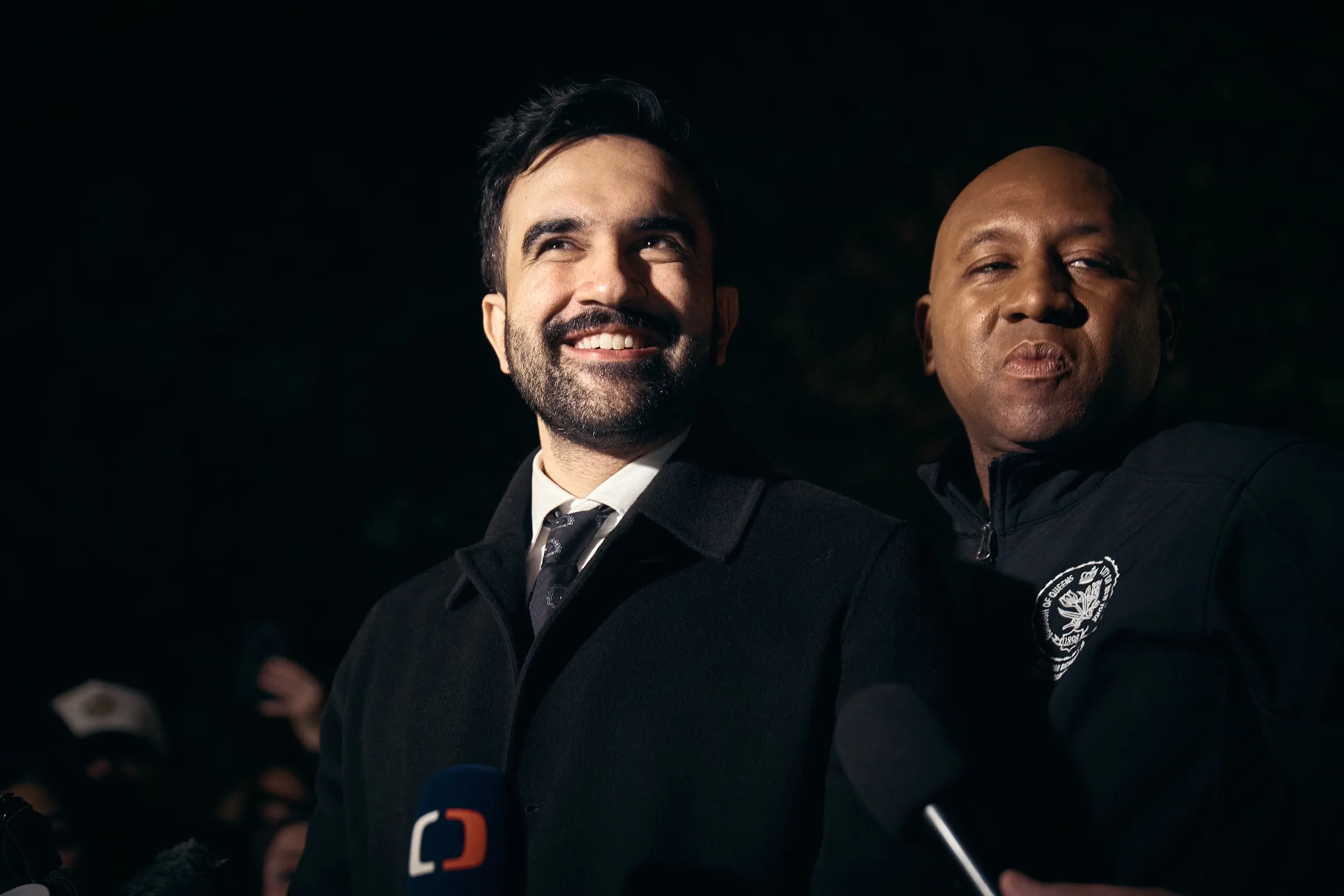 2025年11月3日、ニューヨーク市長候補者マムダニがクイーンズ区で演説。（AP通信）