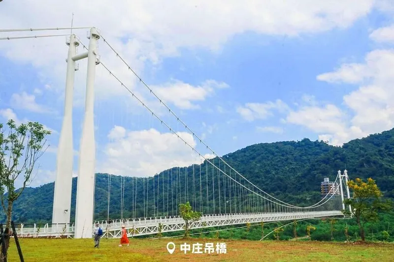(圖十) 跨越大漢溪的中庄吊橋 (恆康工程顧問公司設計)