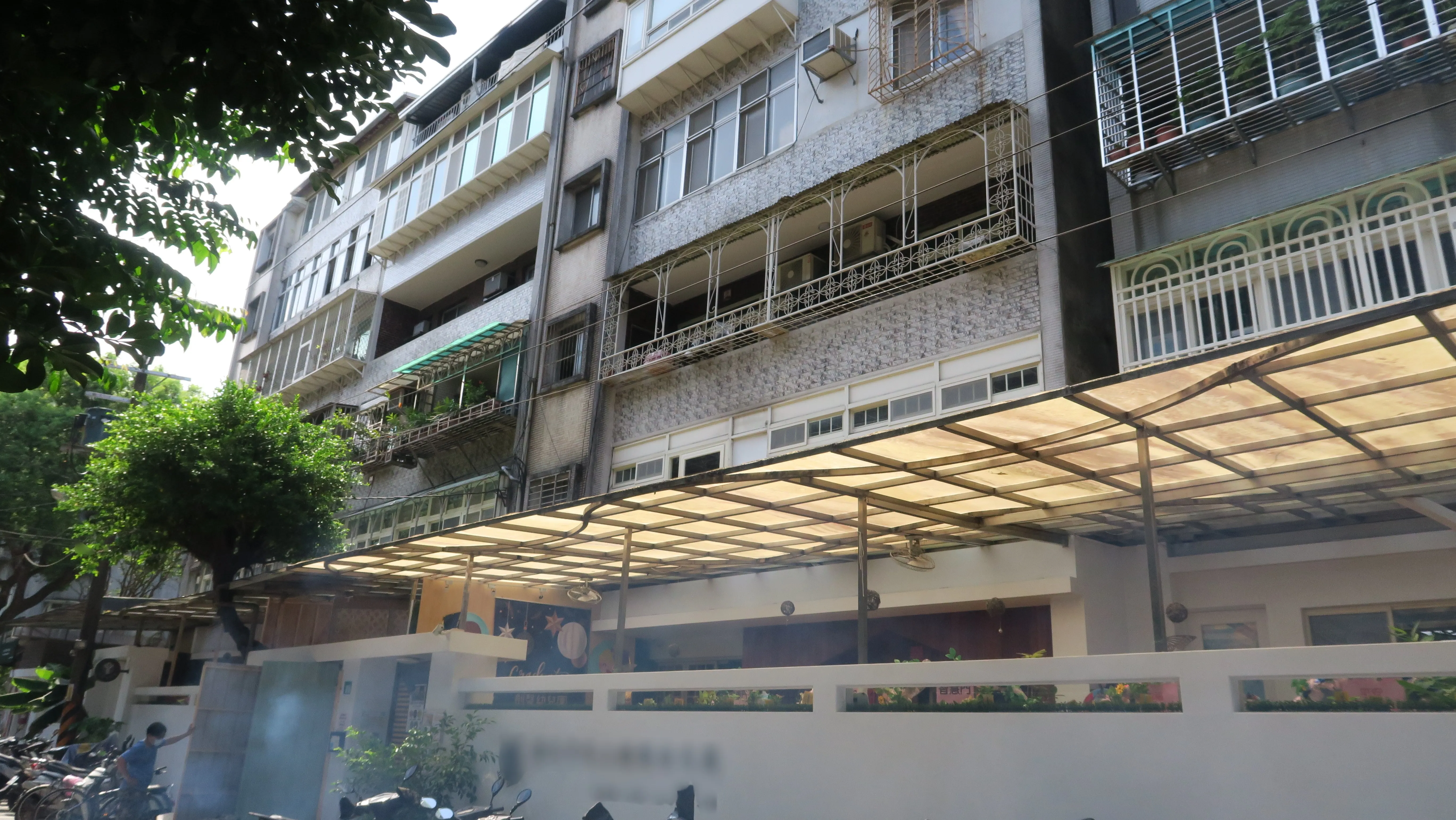 新店明德路社區增設電梯前（圖/新北市政府城鄉發展局）