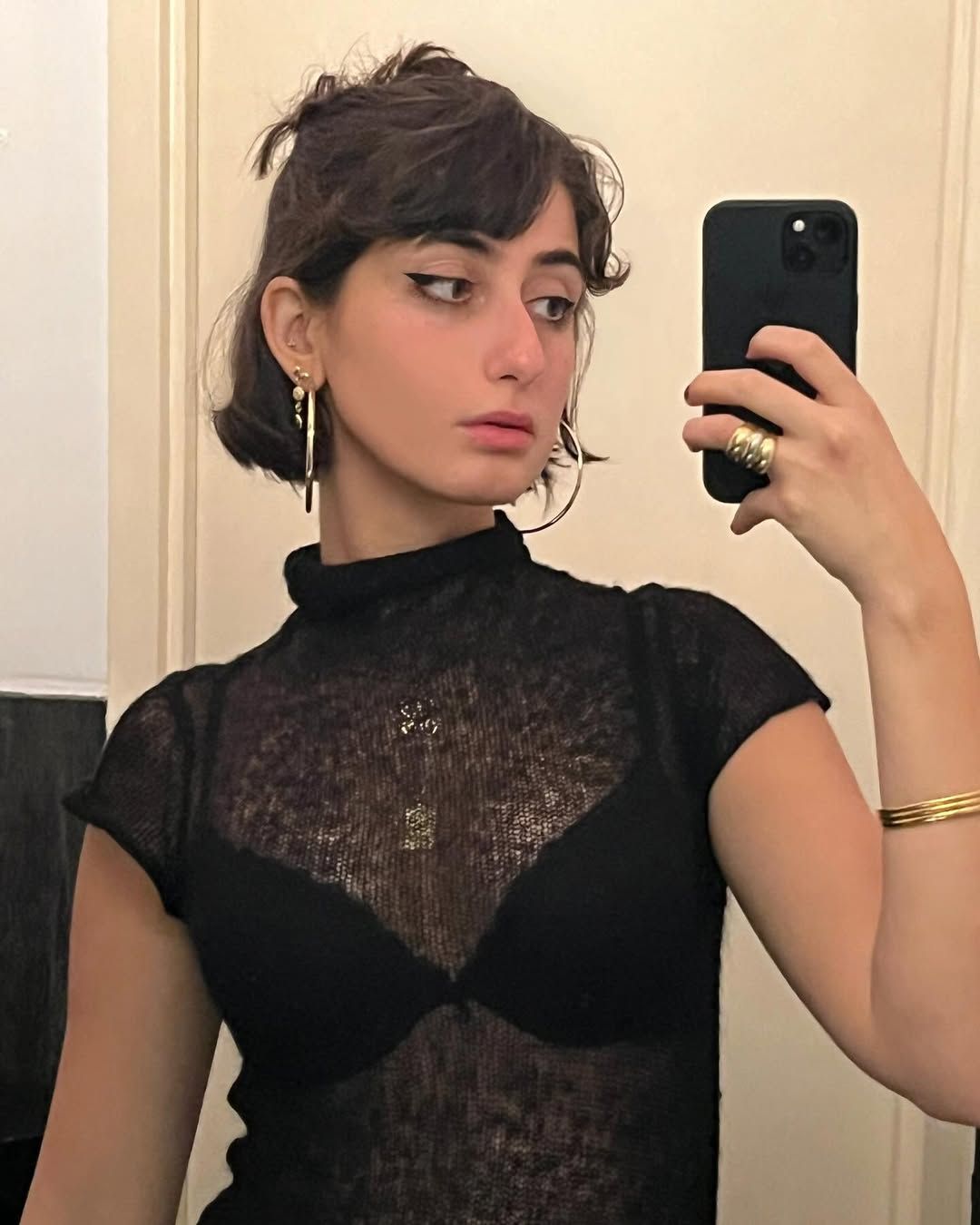 新科ニューヨーク市長当選者マンディニの妻、シリア血統のアーティスト ドゥワジ。（個人のファンページより）