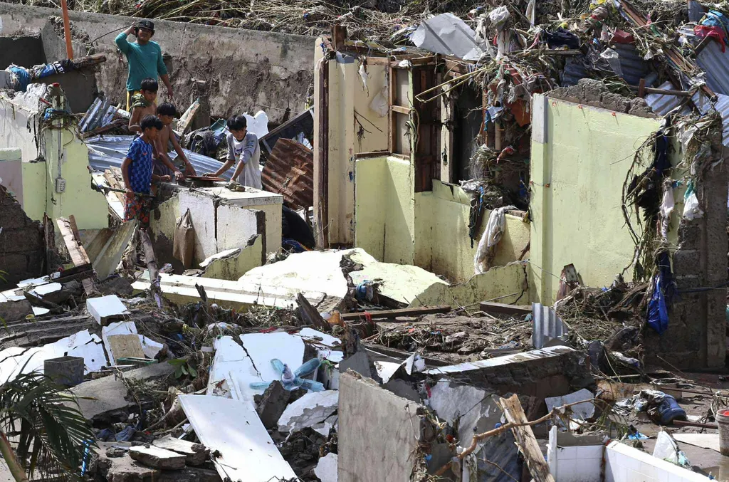 海鷗颱風2025年襲擊菲律賓宿霧，豪雨引發驚人洪水，造成全國超過90人死亡。（美聯社）