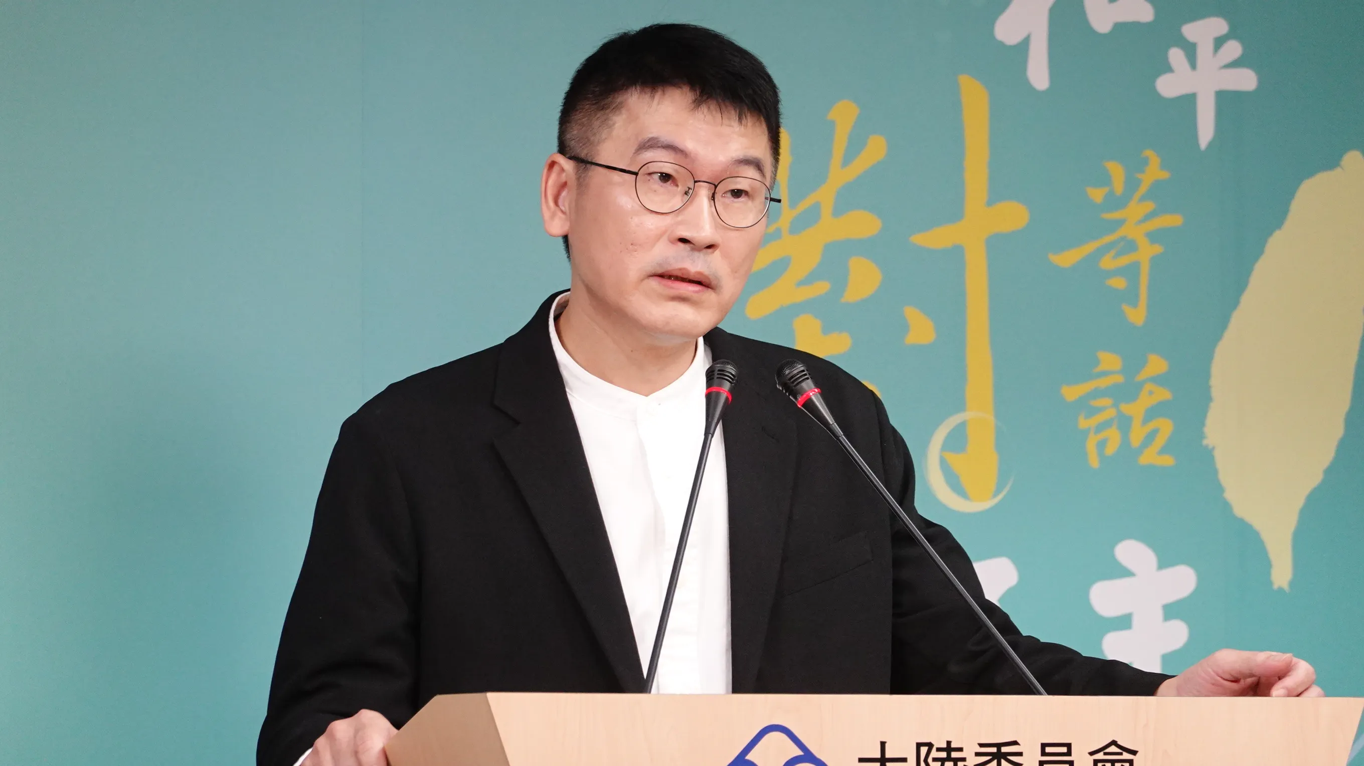 陸委會副主委梁文傑6日主持例行記者會，回答關於澳門國父紀念館的產權議題。（楊騰凱攝）