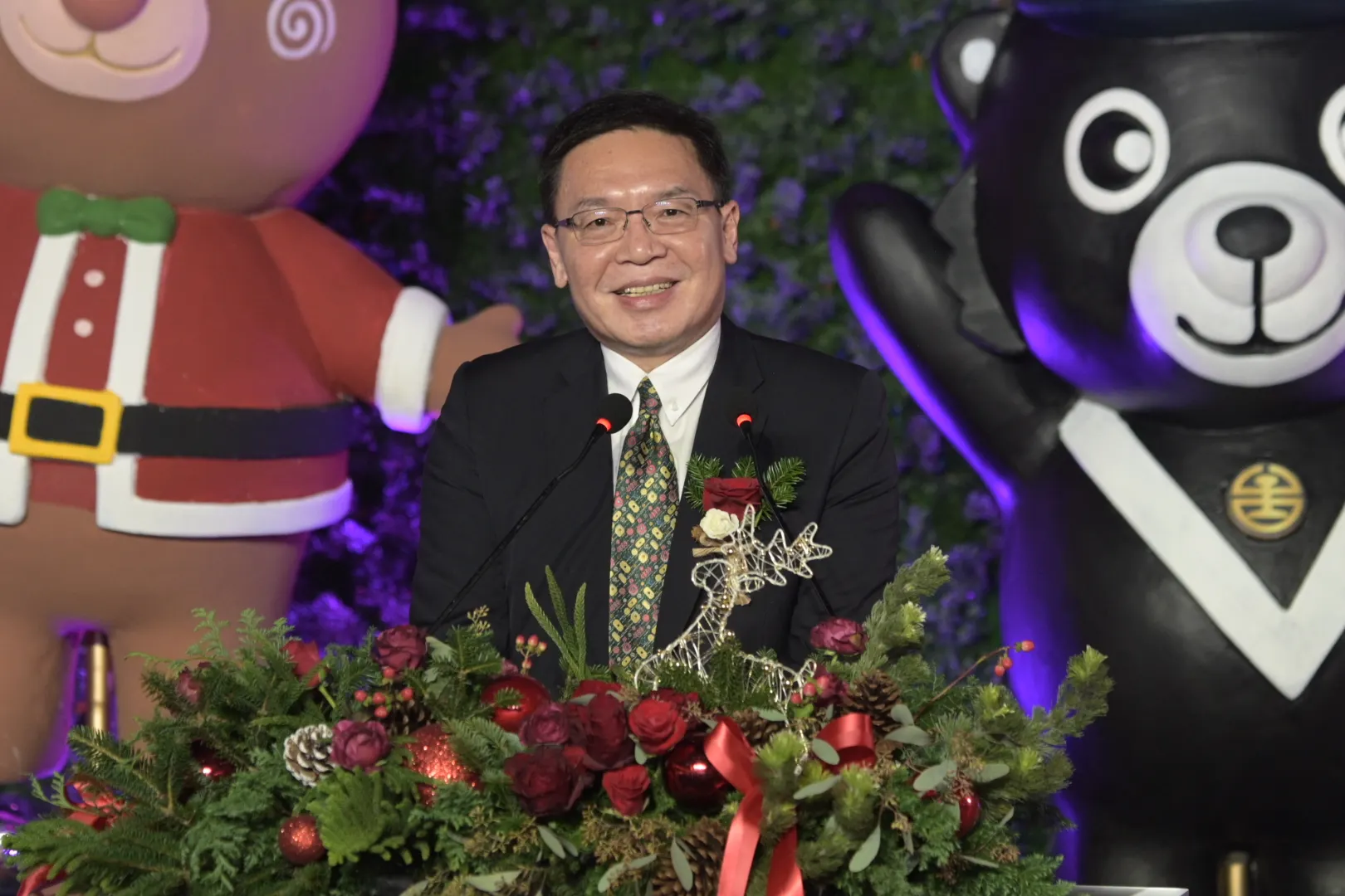 聯邦銀行總經理許維文致詞表示，攜手微風集團舉辦聖誕公益活動邁向第13年，邀請大家一起成為聖誕老人，用實質行動傳遞愛與關懷，讓孩子們美夢成真，度過快樂聖誕節。（圖／聯邦銀行）