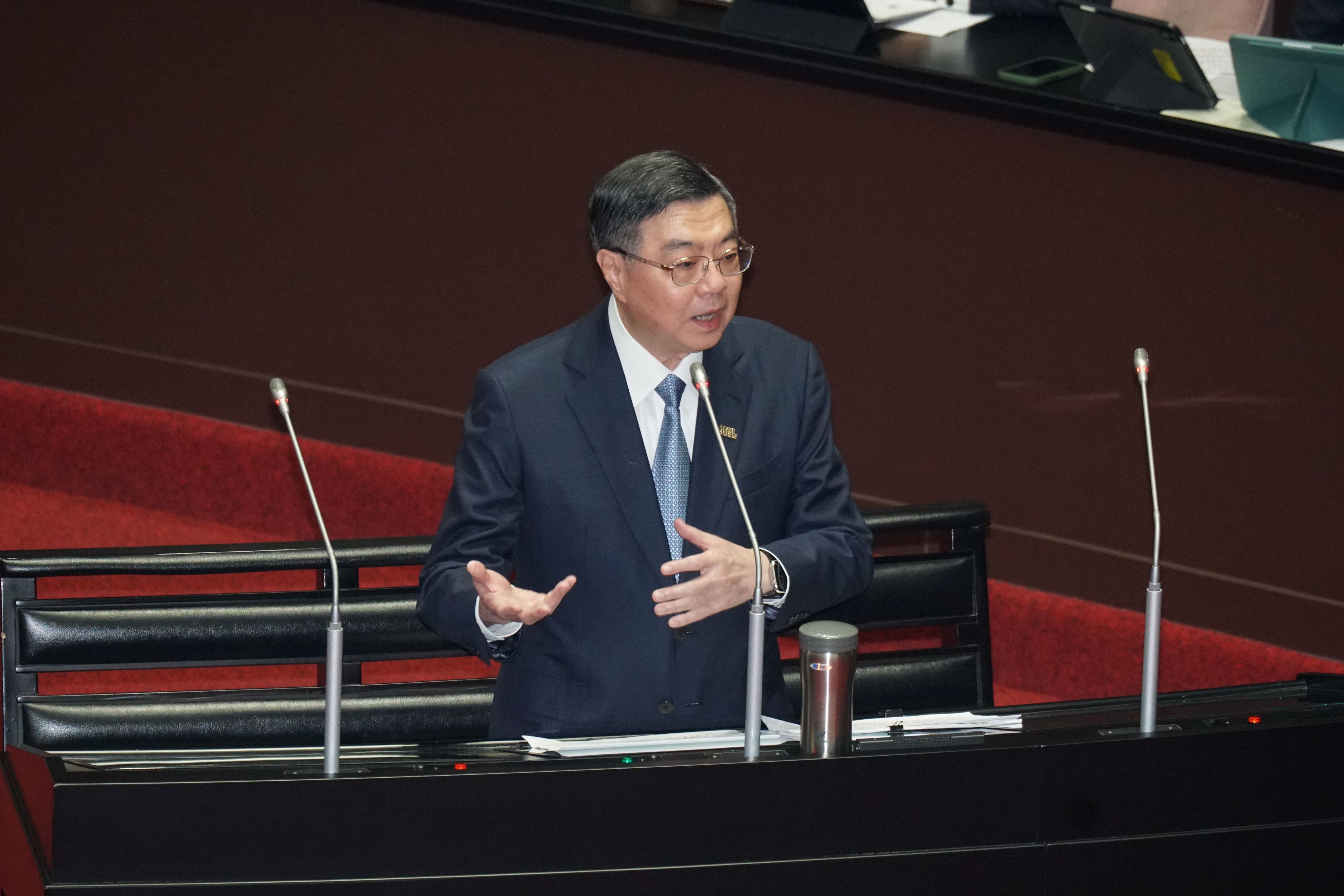 20251107-行政院長卓榮泰於立法院備詢。(蔡親傑攝)