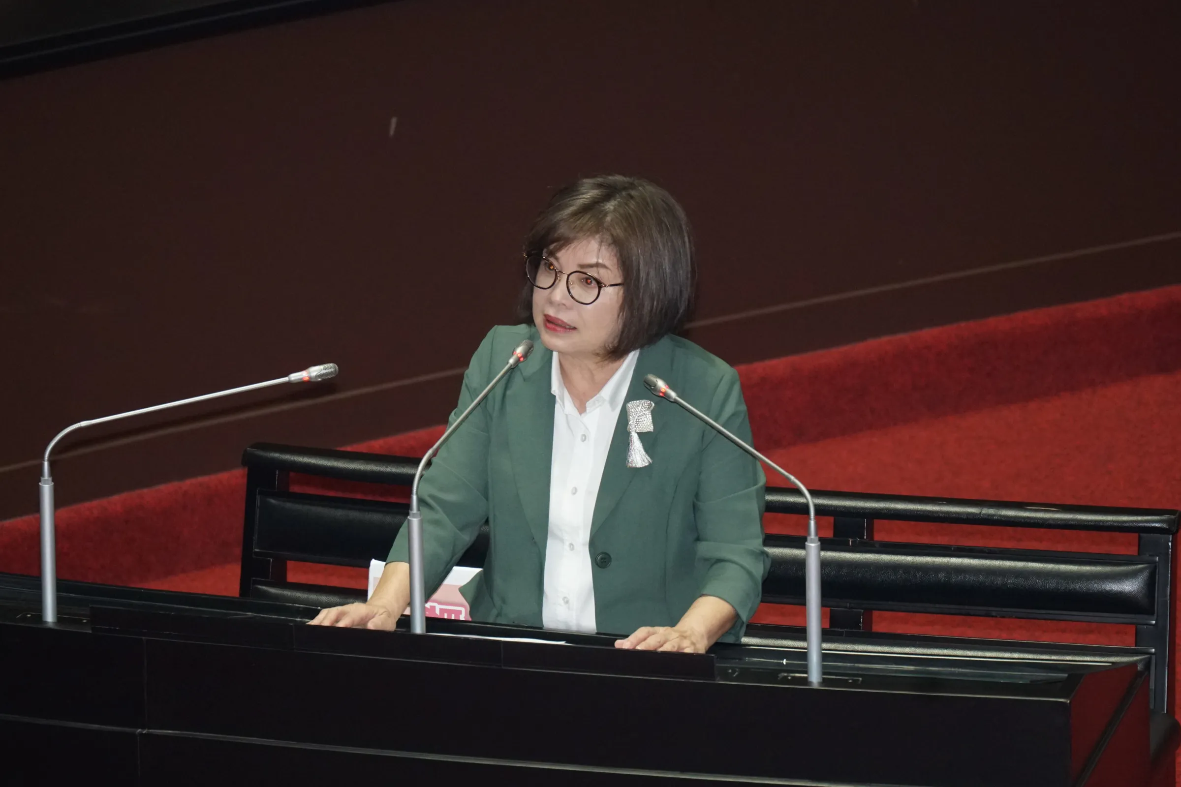 20251107-立委賴惠員於立院質詢。（蔡親傑攝）