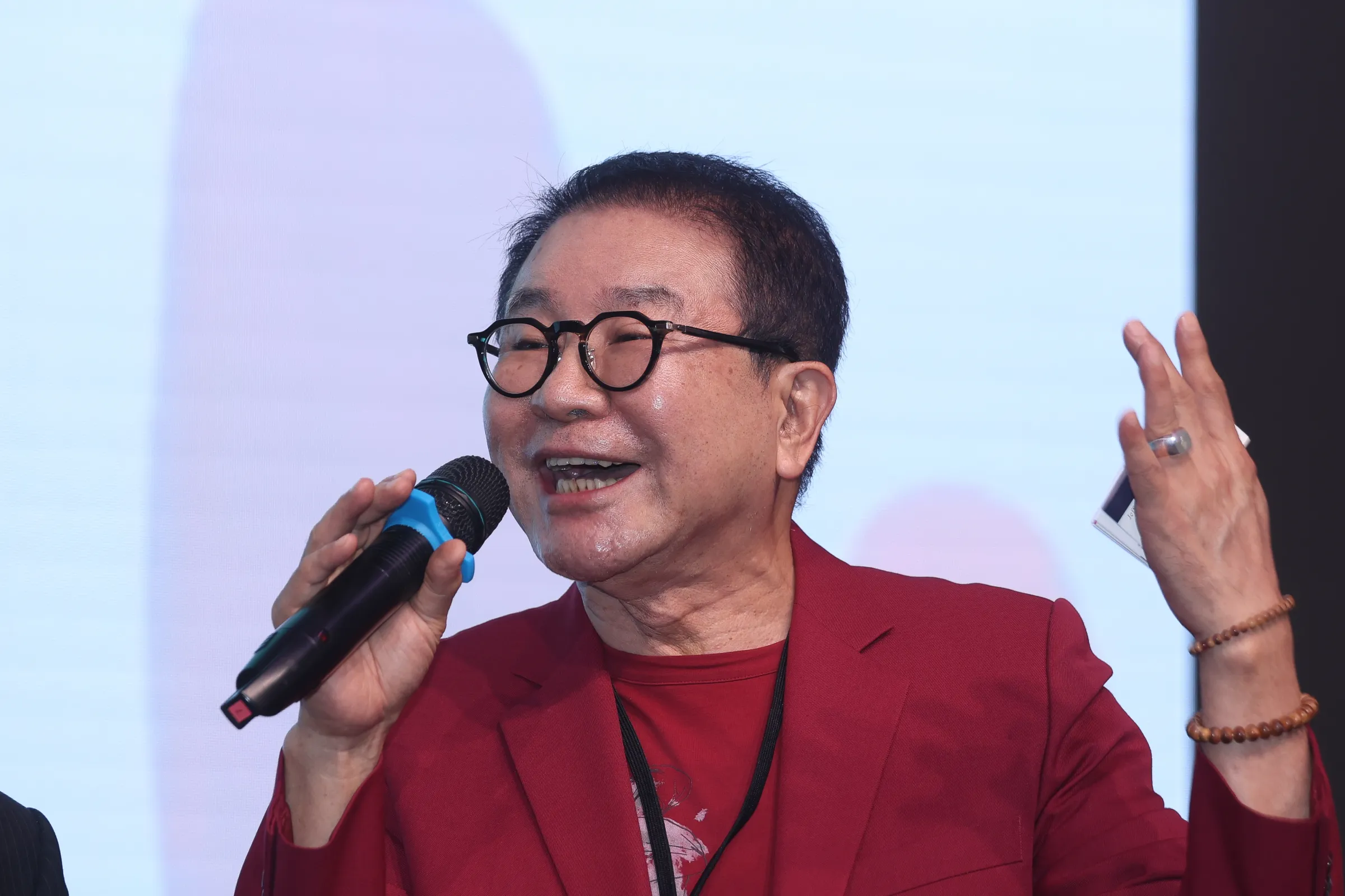 20251107-臺灣弘久社會關懷協會第五屆會員大會聲公益晚宴，創會會長洪奇昌。（陳品佑攝）