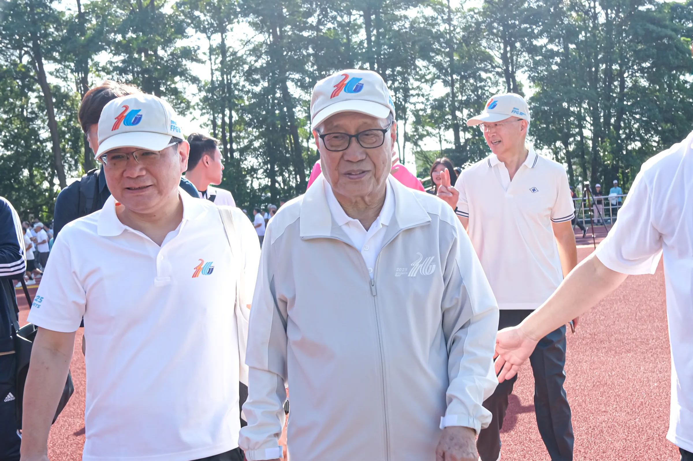 20251108-台塑企業第36屆運動大會8日於明志科技大學舉辦，圖為台塑企業總裁吳嘉昭（中）。（劉偉宏攝）