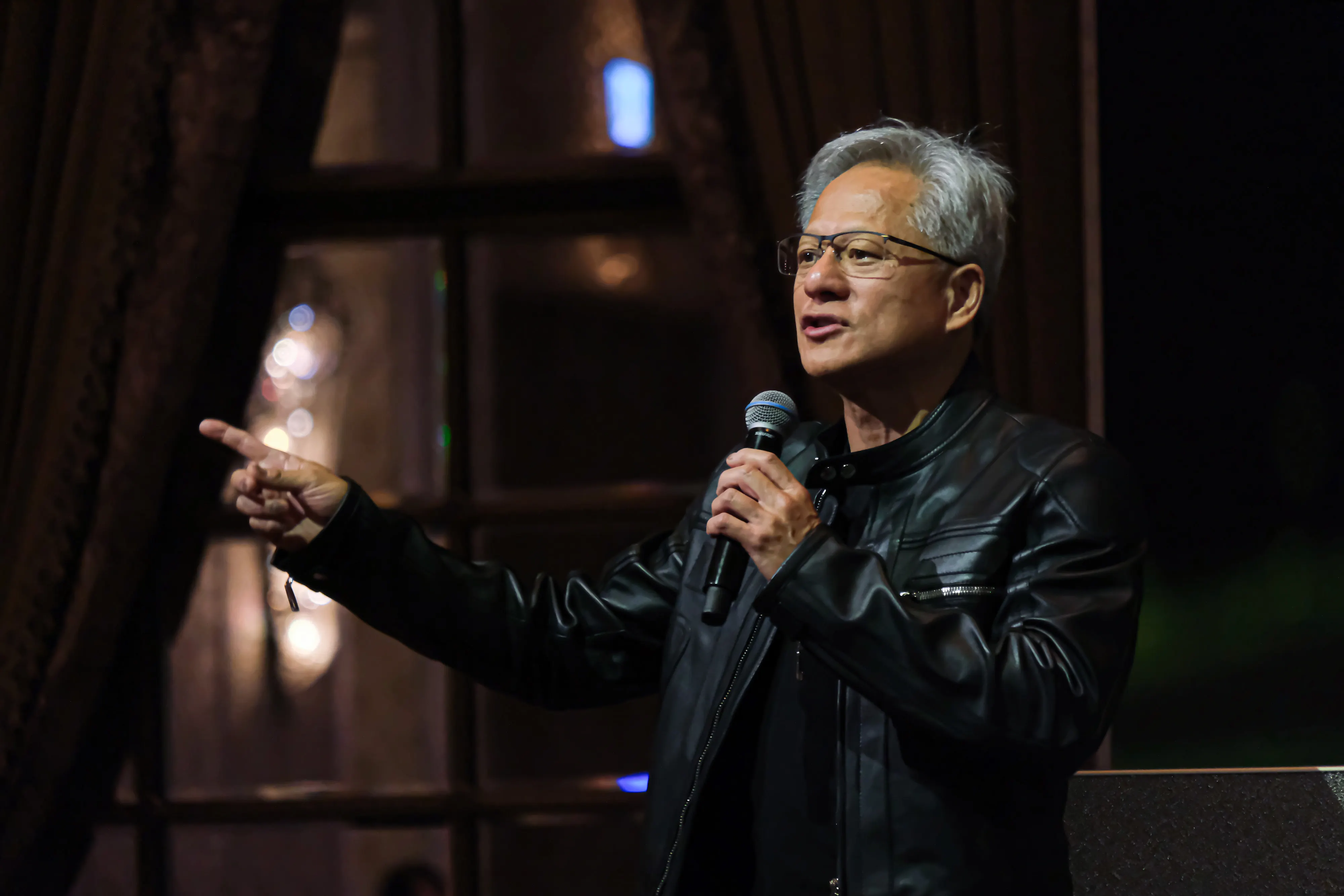 輝達創辦人暨執行長黃仁勳強調，全球無線通訊網路過去高度依賴外國技術，美國必須掌握下一世代通訊標準的話語權。（資料照，劉偉宏攝）