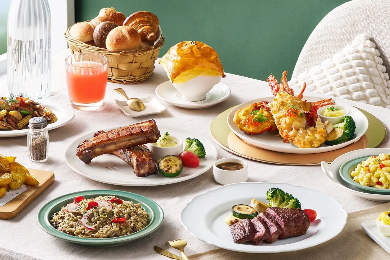 「朵頤牛排Doricious」耶誕及跨年場午、晚餐皆調整為兩時段，限定供應節慶海陸主餐，並可同享豐盛百匯。（饗賓集團提供）