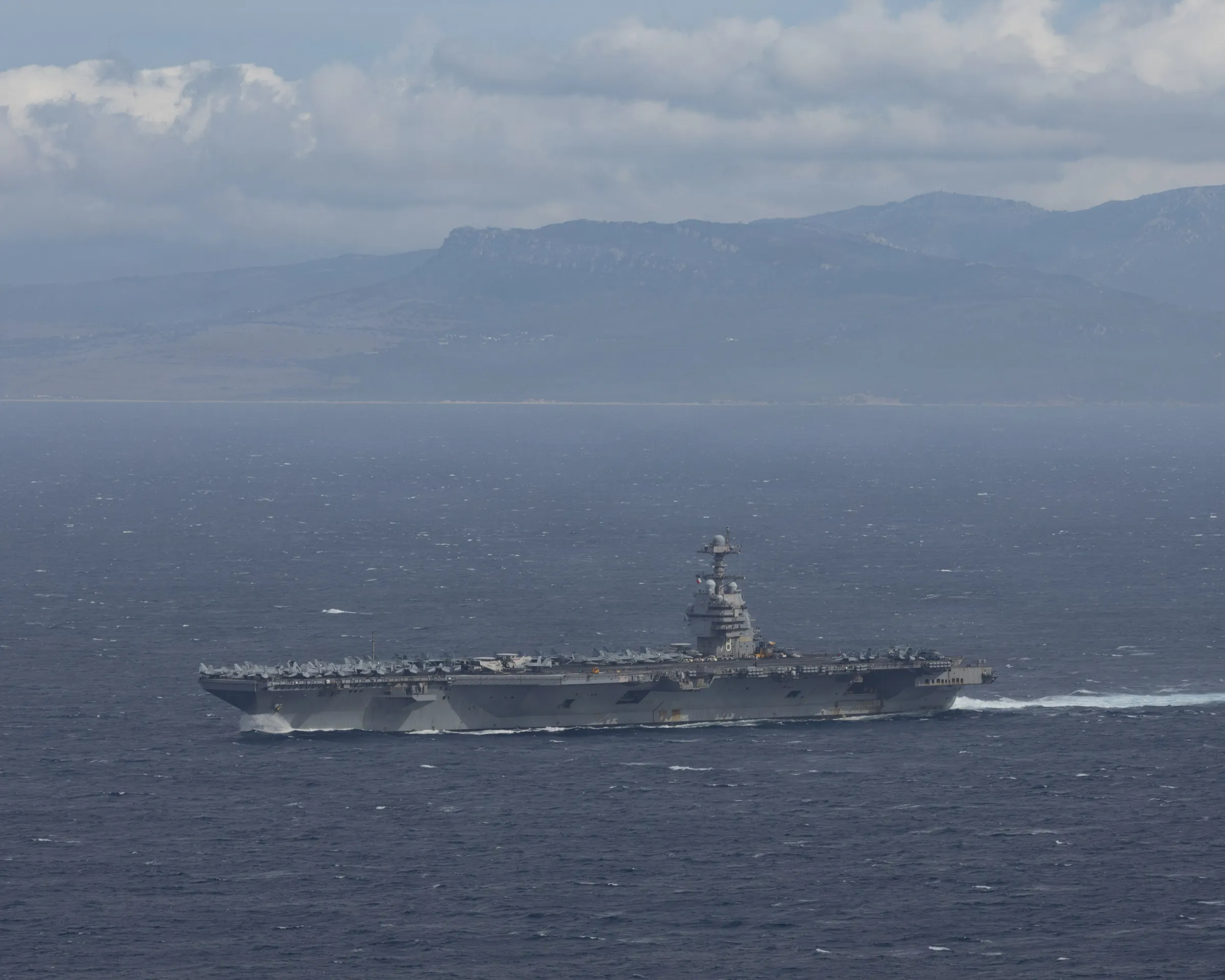 2025年11月11日。美國航母福特號與其所率領的航艦打擊群進入美國南方司令部管轄區。（US Navy）