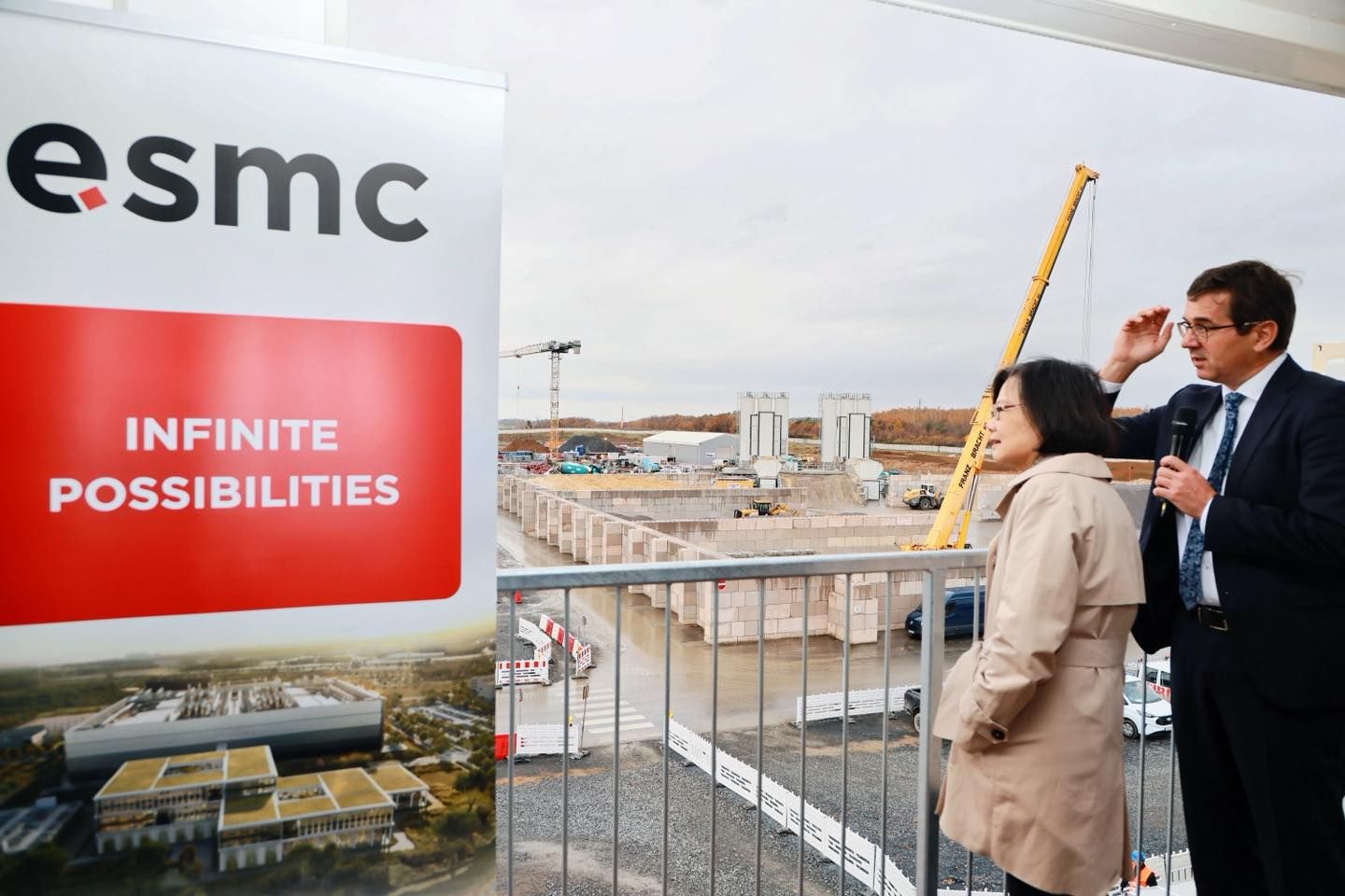 前總統蔡英文到訪台積電歐洲廠。（取自蔡英文臉書）