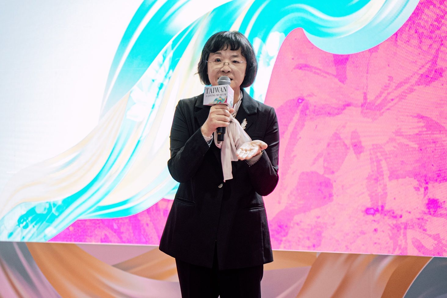 文化部次長徐宜君表示，文化部長期致力於推動文化平權與數位轉型，本次臺灣館透過數位展示手法回應大會主題，讓知識及文化的傳播更加無遠弗屆。（圖／文化部）