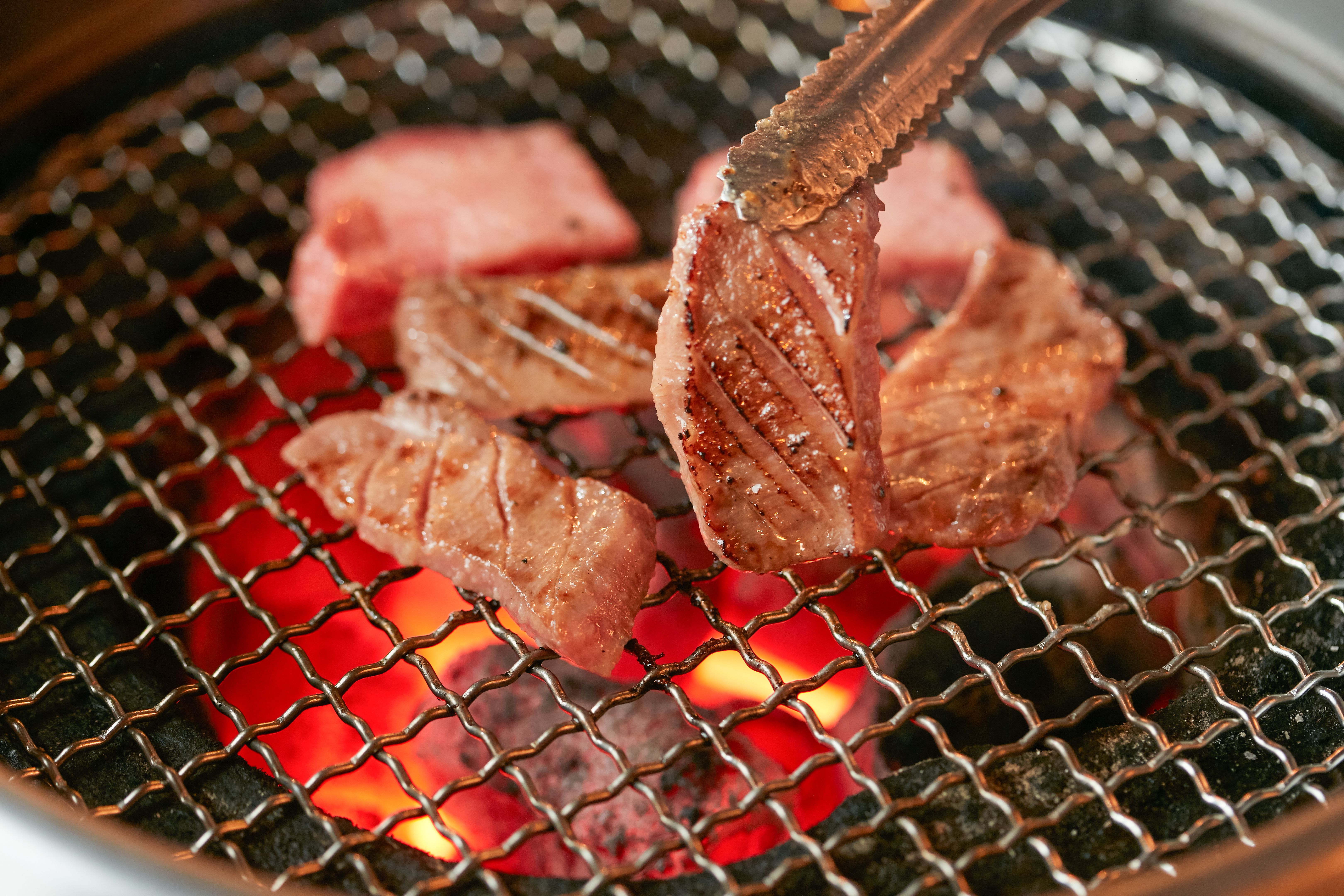 2026年1月1日起，全台15家乾杯燒肉將推出「99、199、299、399元」四段式均一價策略。（乾杯集團提供）