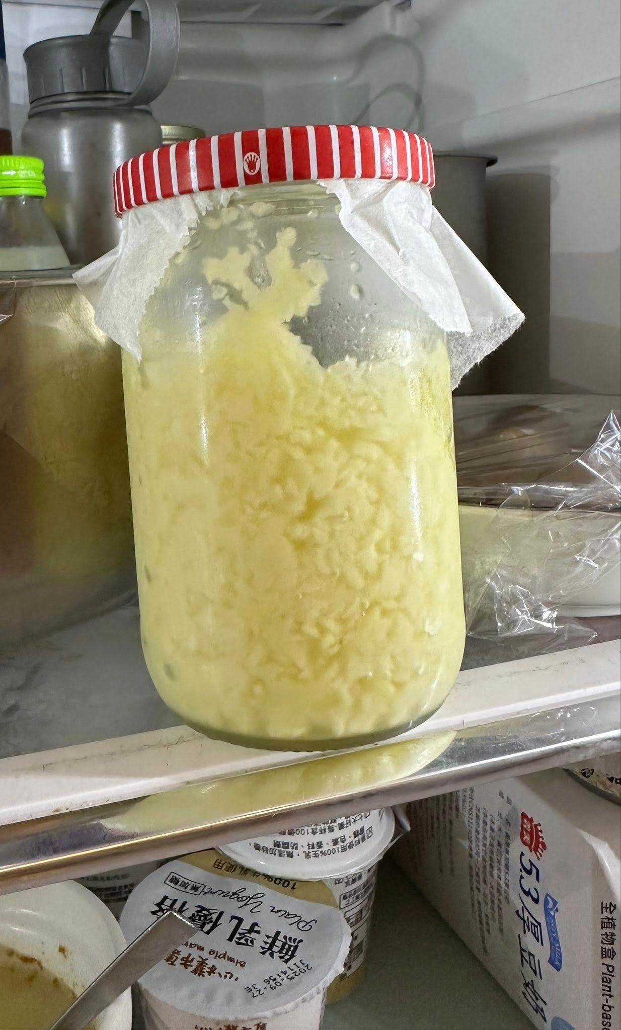 網友分享，自己會將蒜頭洗好曬乾做成蒜油，延長保存期限。（圖／翻攝自家常菜）