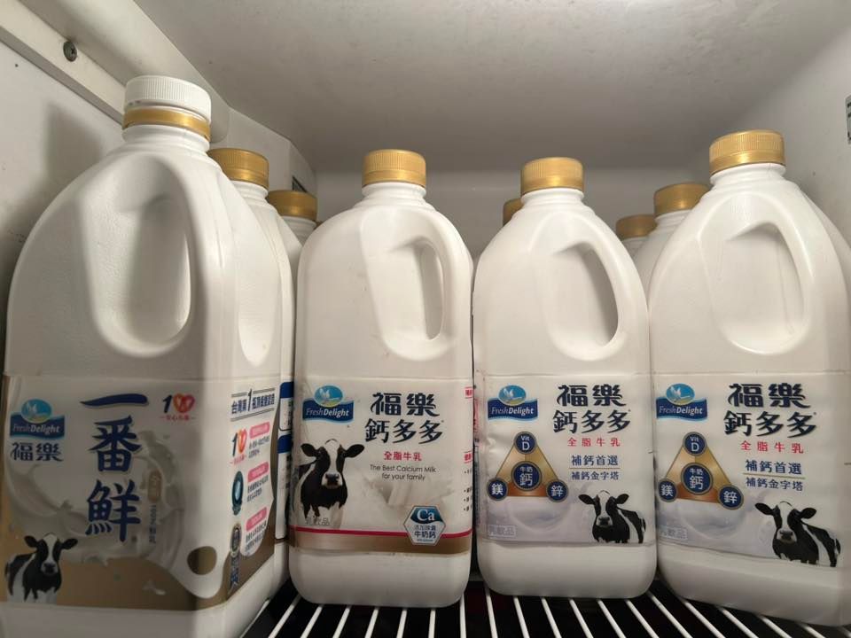 也有網友分享，自己會將蒜頭放入不透光的牛奶瓶，放一年都不會變質發霉。（圖／翻攝自家常菜）