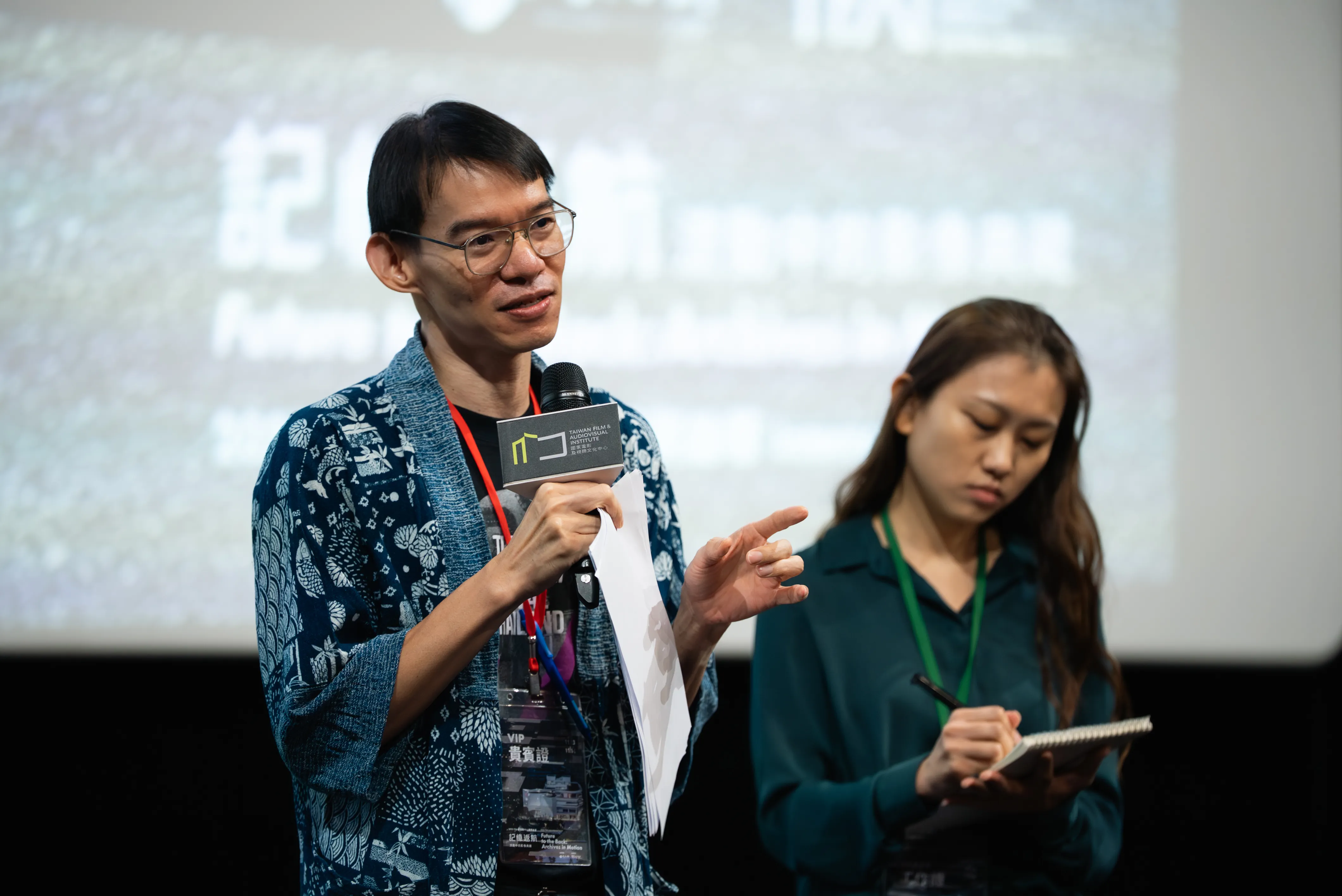 泰國電影資料館副館長山猜・喬提羅薩尼，在國際講座「走進泰國電影資料館：歷史、使命與未來之旅」就分享：「純手工」在電影修復典藏的工程不可取代。（國家影視聽中心提供）