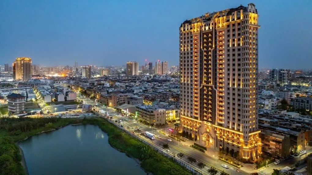 近年內完工銷售交屋的「The King」，張祐銘大膽開出，每坪高達70萬元，為台南第一大樓豪宅。（圖/上曜建設提供）