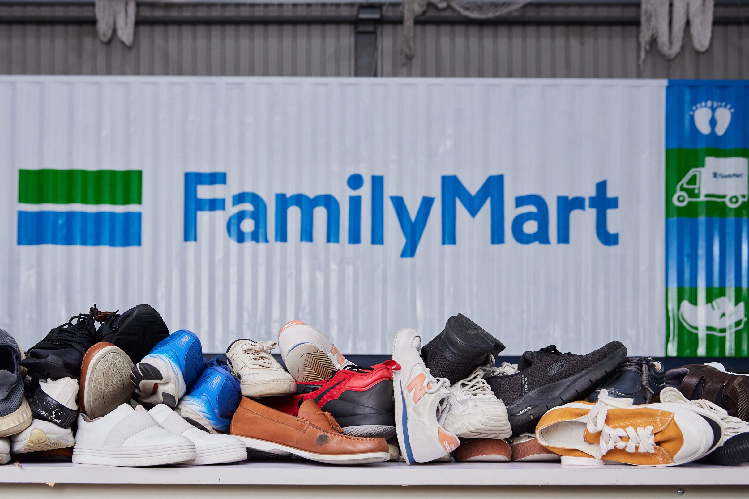 11月26日起至11月29日限時4天，將舉辦「舊鞋救命Ｘ全家店到店募集」活動。（全家提供）