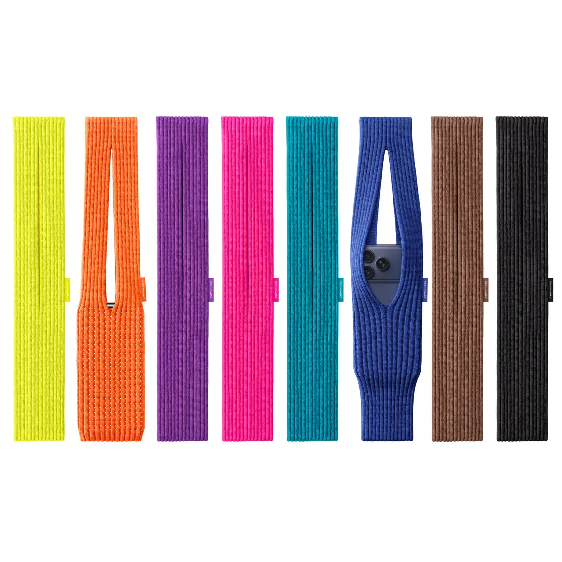 蘋果與三宅一生合作推出「iPhone Pocket」的手機背帶。（翻攝自APPLE官網）