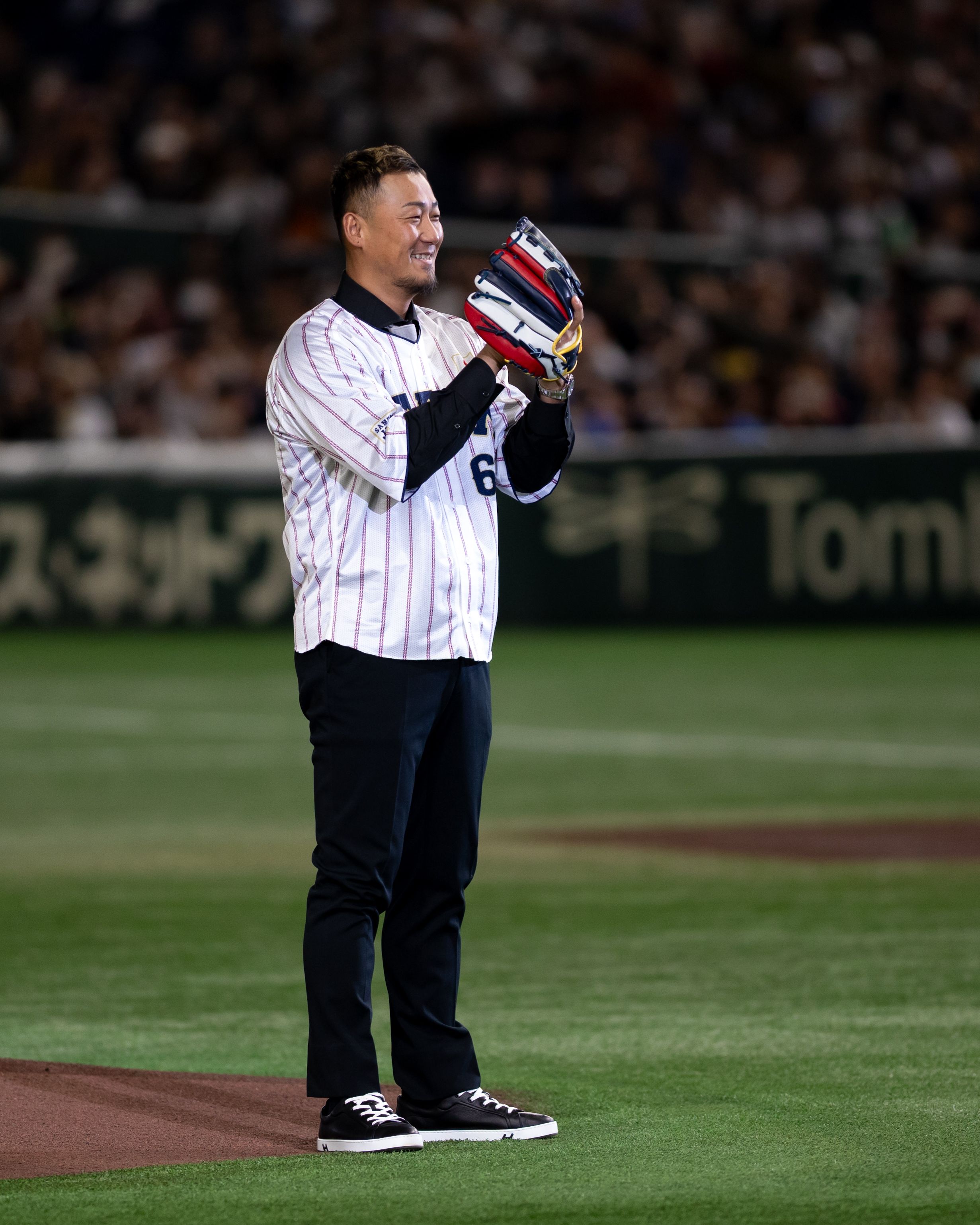 日本は韓国との強化試合で11―4と快勝し、岸田行倫の代打3ランが勝負を分けた。丁勤紜