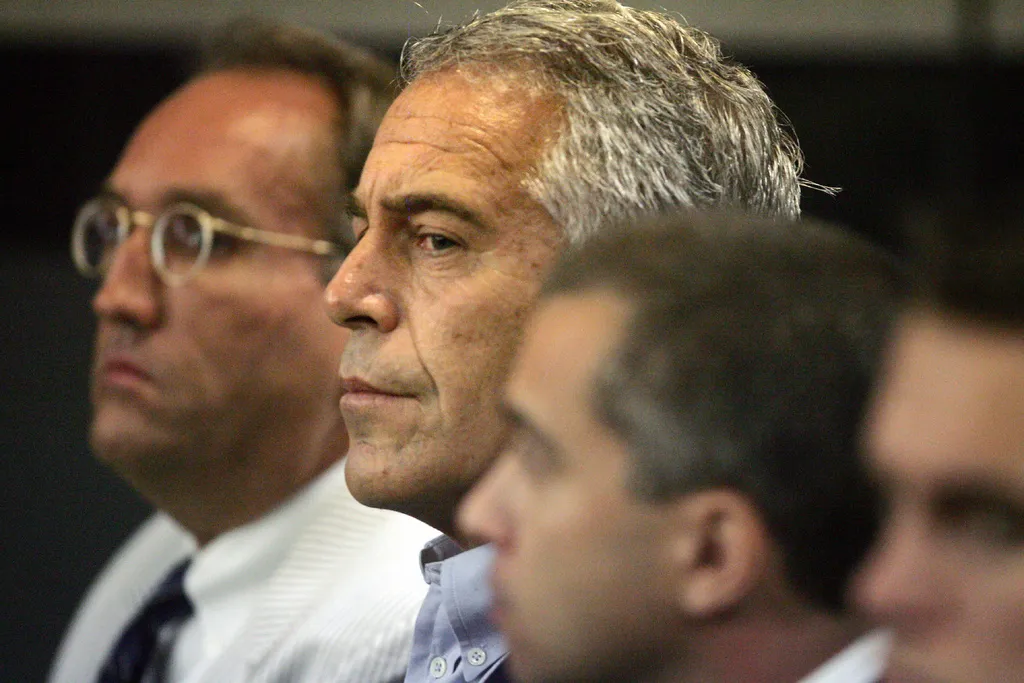 2008年7月30日。艾普斯坦（Jeffrey Epstein）在佛羅里達州西棕櫚灘的法庭上。（AP）