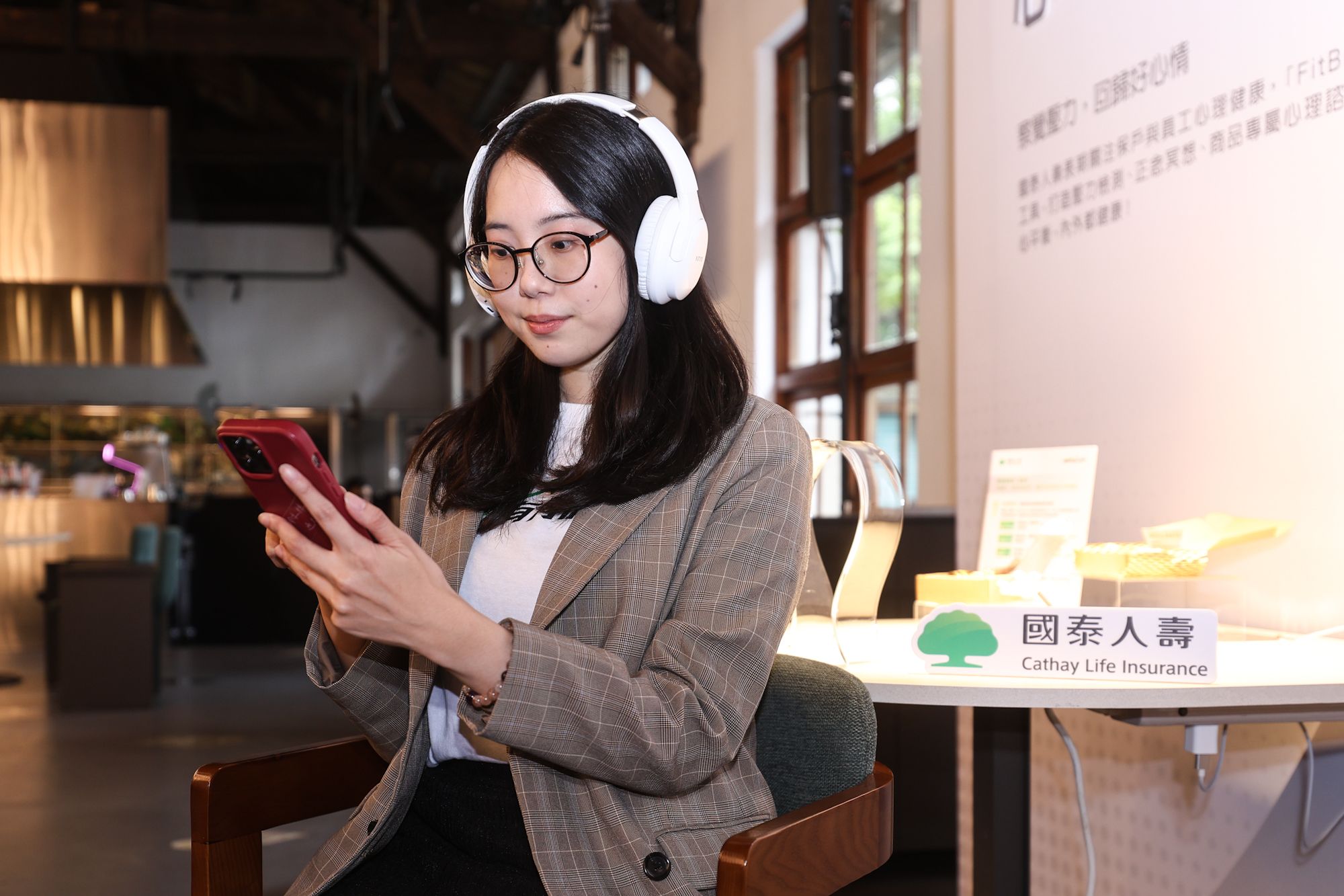 國泰人壽深度推廣健康服務，於「FitBack健康吧」打造正念冥想任務，獲得熱烈迴響，已突破百萬使用人次，今年再升級推出符合不同年齡層需求，提供所需正念冥想技巧。（圖／國泰人壽提供）