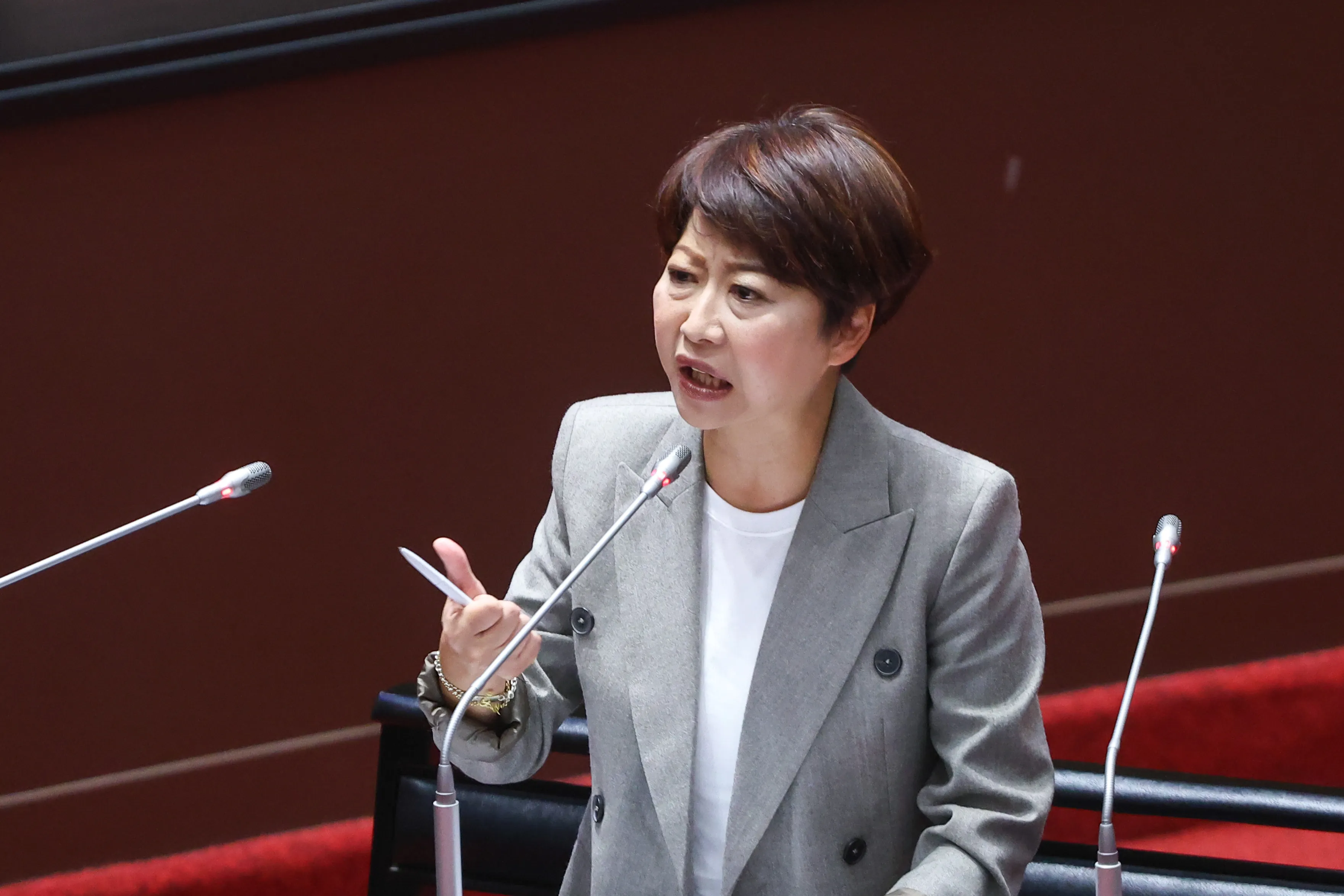 20251118-民進黨立委陳亭妃18日於立院質詢。（顏麟宇攝）
