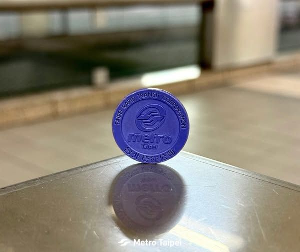 近期台北捷運公布一項「隱藏功能」，如果民眾臨時想借用廁所或穿越付費區通道，可以向站務人員索取「臨時通行票」。（圖／取自台北捷運Metro Taipei臉書）