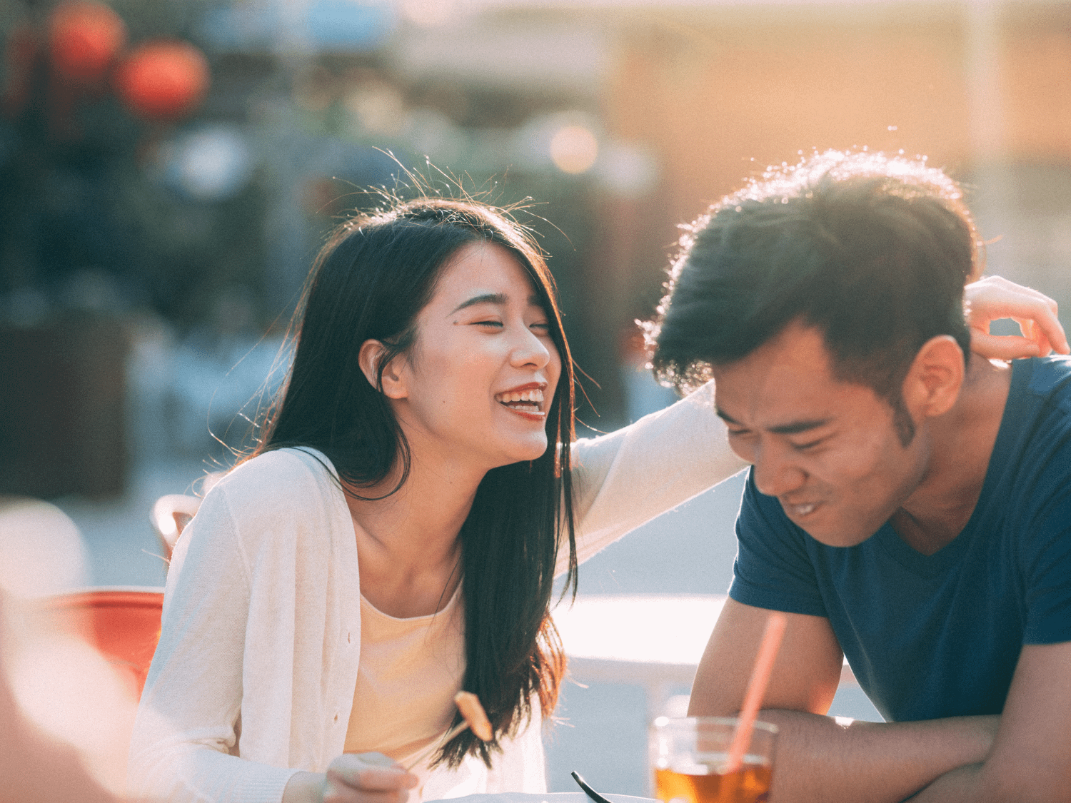 透過專業媒合與心理訪談，春天會館陪伴會員理解自己、找到能並肩同行的伴侶。（圖片來源：Canva）