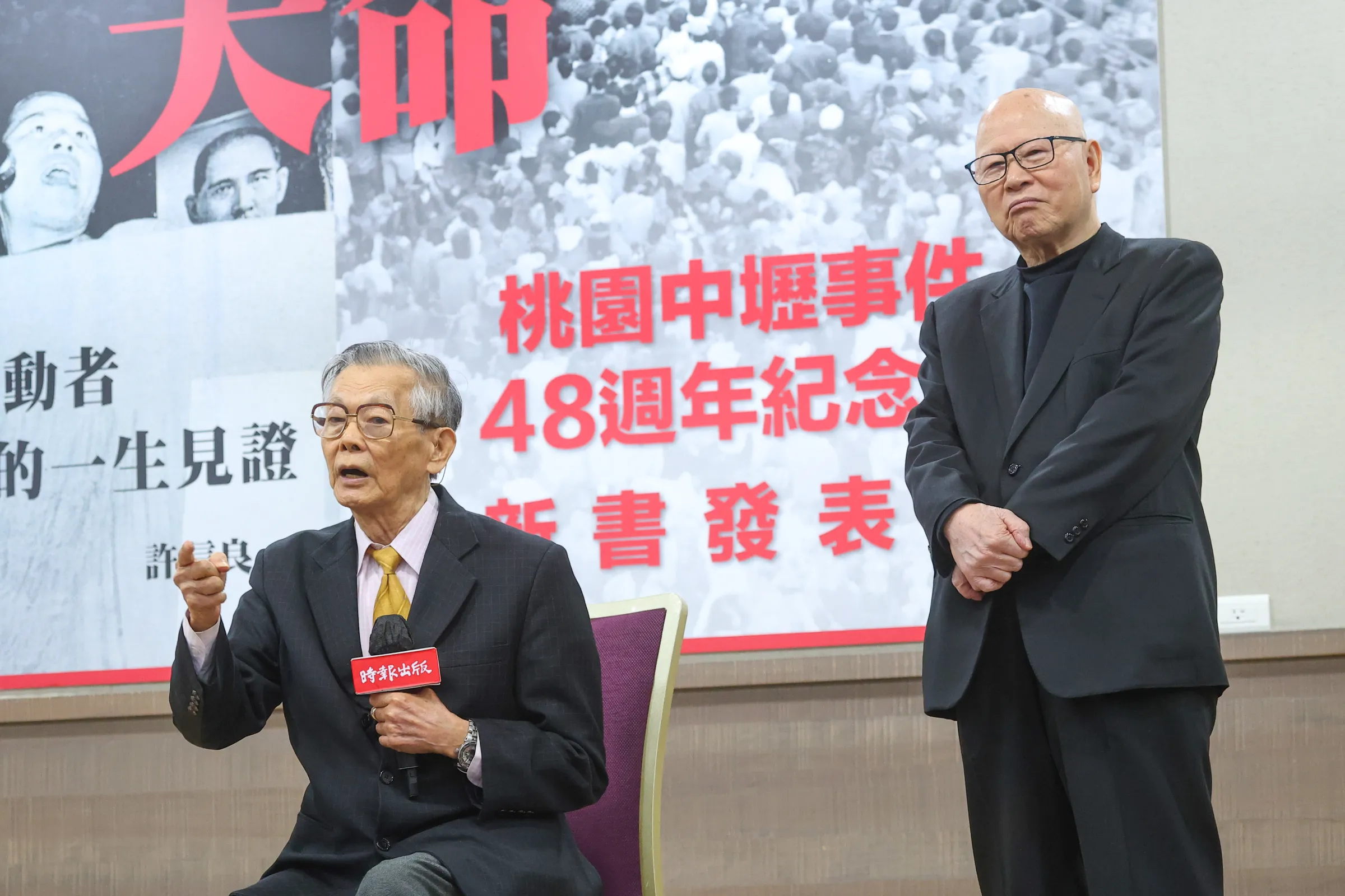 20251119-前立委張俊宏（左）、前民進黨主席許信良（右）19日出席桃園中壢事件48週年紀念曁《天命》新書發表會。（顏麟宇攝）