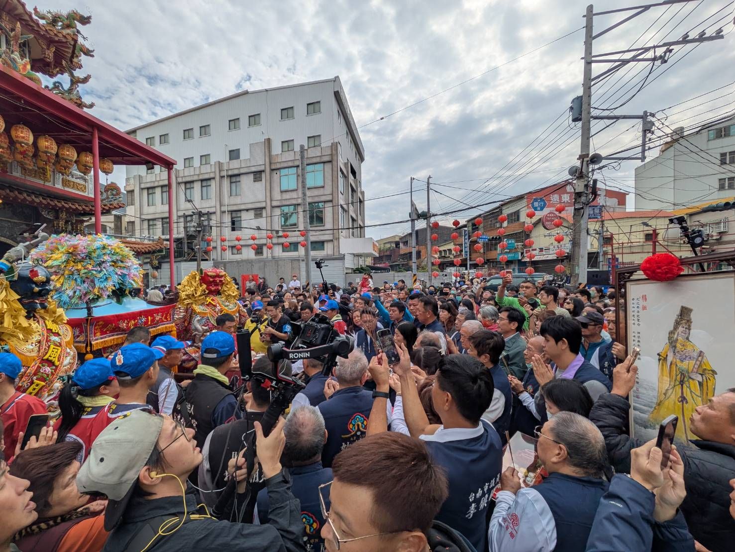 本月二十日上午，北港朝天宮媽祖蒞臨永康姑婆廟，沿途信眾恭迎聖駕。（圖/永康姑婆廟提供）