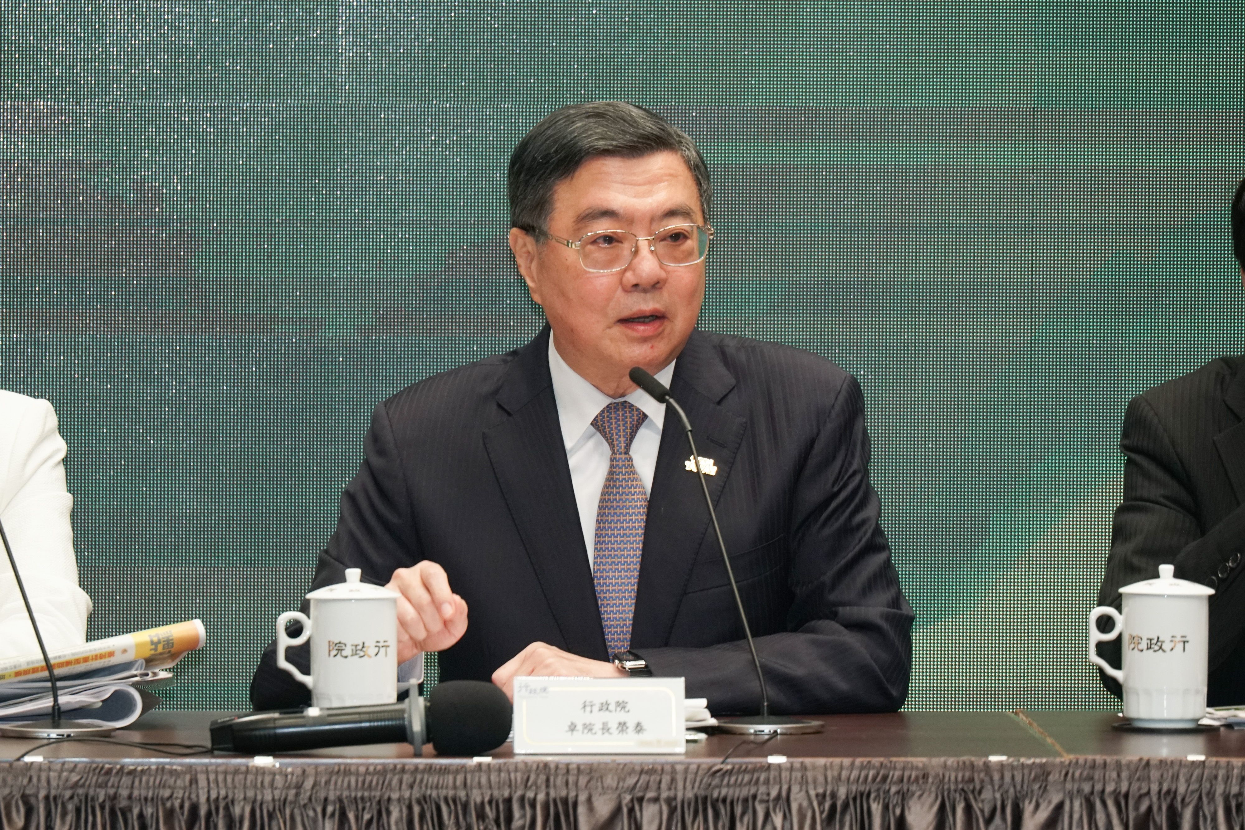 20251120-行政院長卓榮泰於行政院院會後，舉行記者會。(蔡親傑攝)