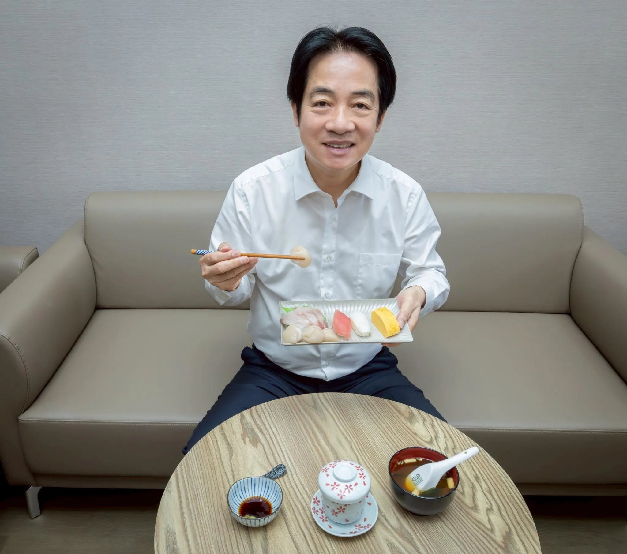 中国が日本水産物の輸入を停止したばかりで、賴清徳はフェイスブックでランチをシェアし、材料は鹿児島の鰤と北海道の帆立であることを明らかにした。（賴清徳のフェイスブックより）