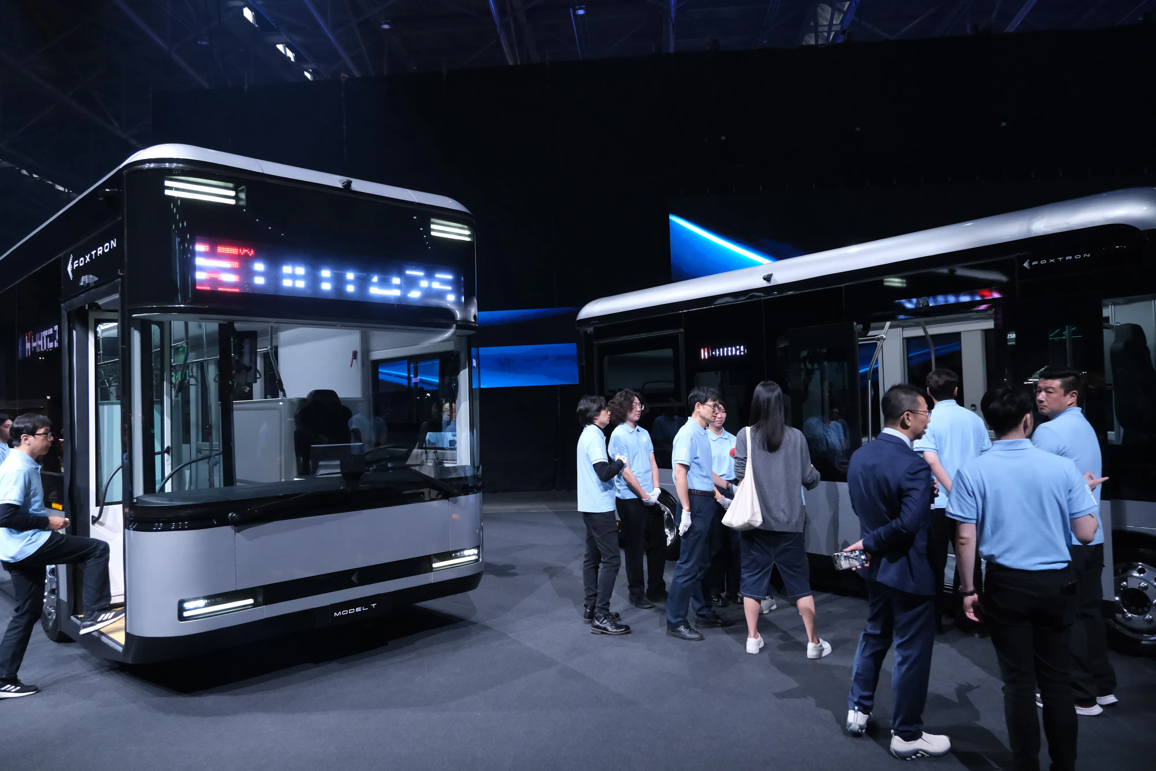 20251121-2025鴻海科技日21日於南港展覽館舉辦，圖為鴻海展出的電動車Model T。（劉偉宏攝）