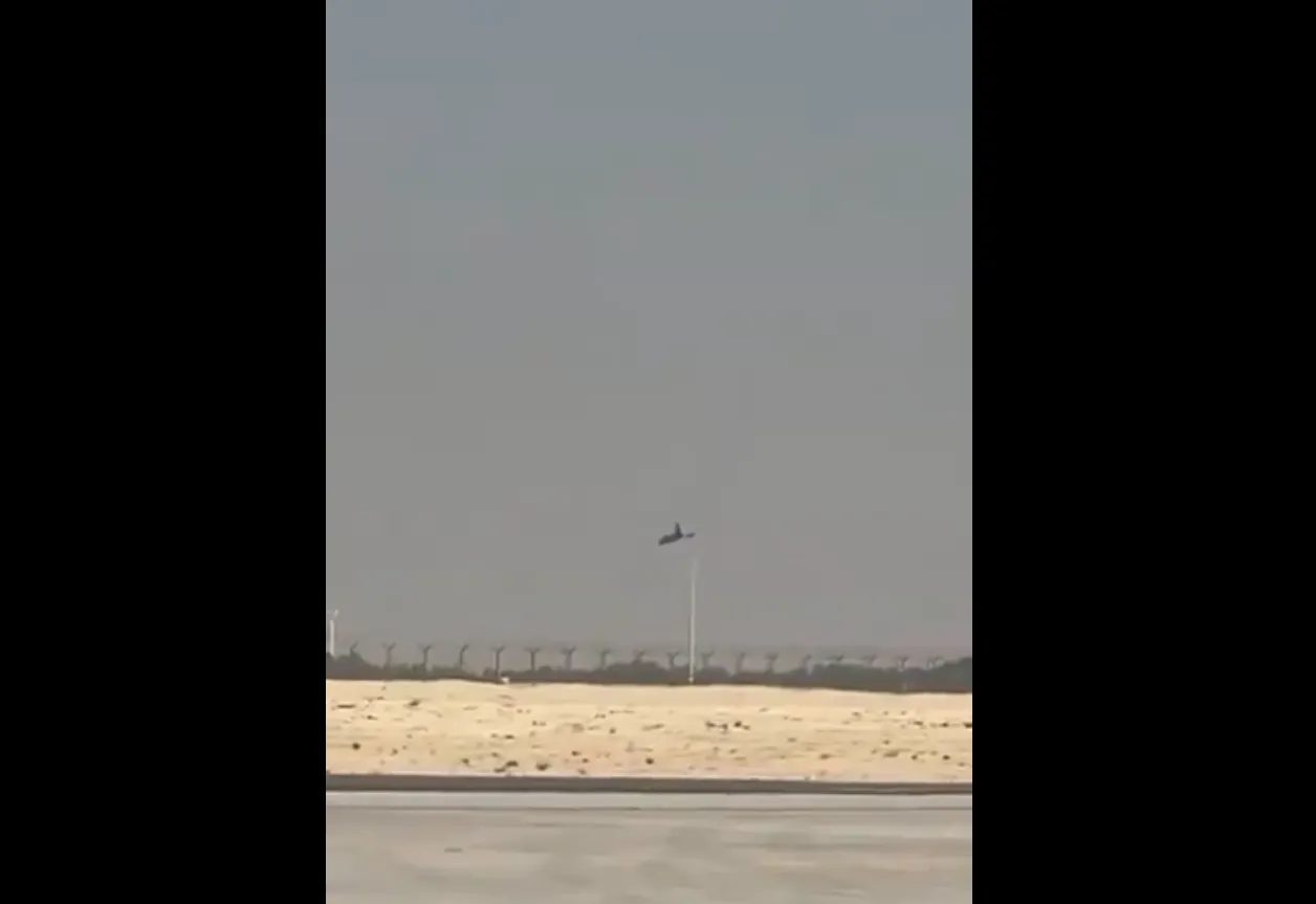 一架準備在杜拜航空展進行表演的印度光輝戰機突然墜毀，造成飛行員不幸殉職。（翻攝自X粉專）