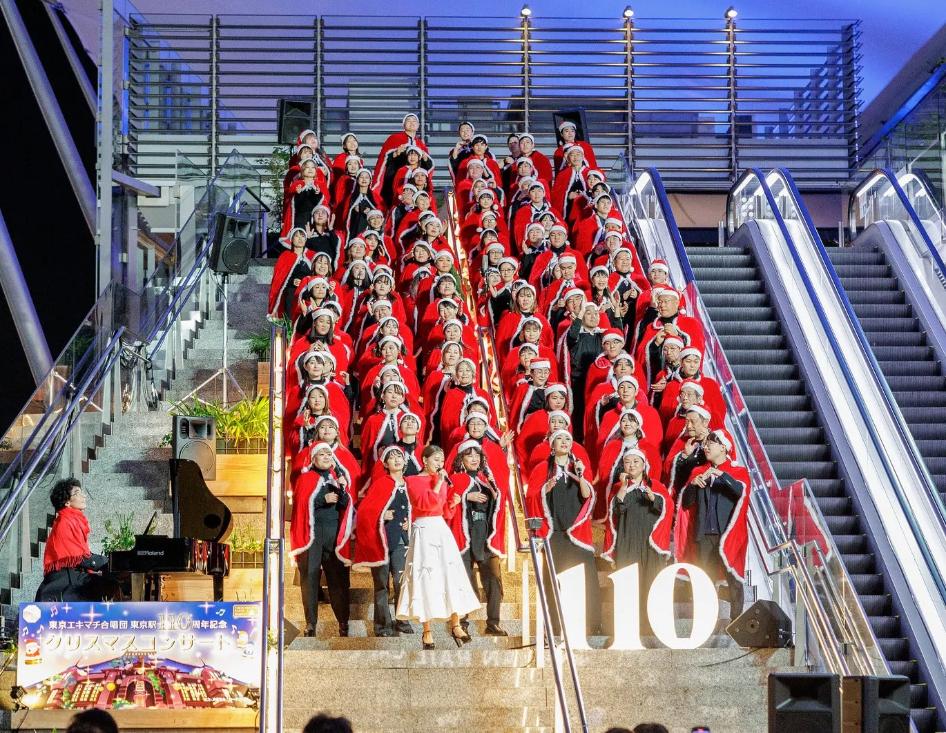 東京駅で「東京駅サンタ謎」と111周年記念クリスマスコンサートが開催され、謎解きと合唱で駅の冬を盛り上げている。東京ステーションシティPR事務局