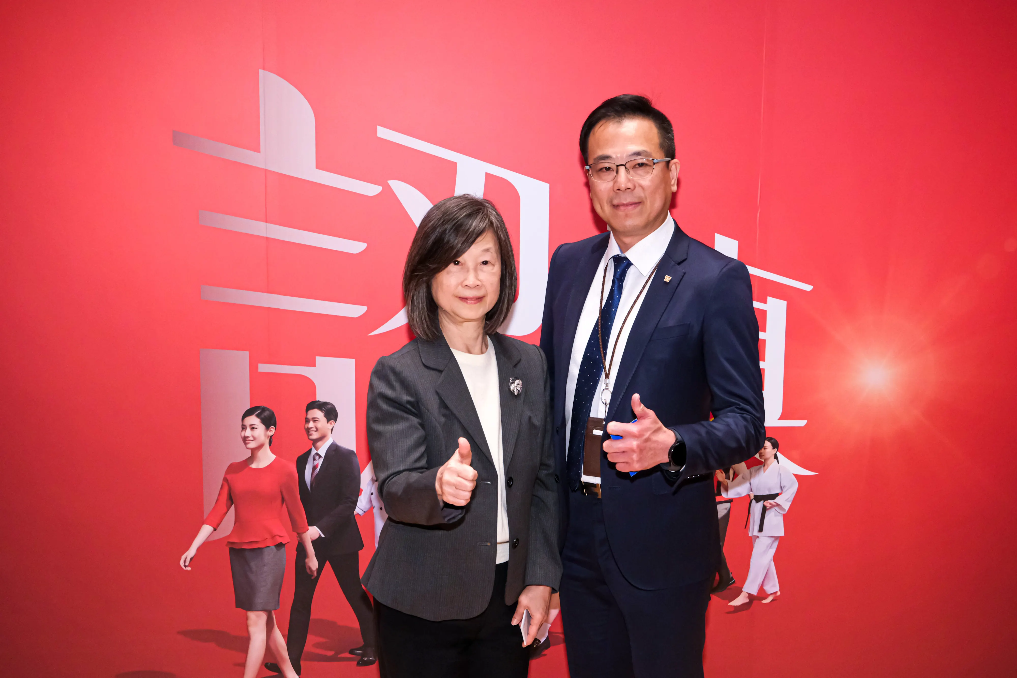 20251124-台新投信X新光投信合併茶會於24日召開，圖為台新投信董事長賴昭吟（左）、總經理葉柱均（右）。（劉偉宏攝）