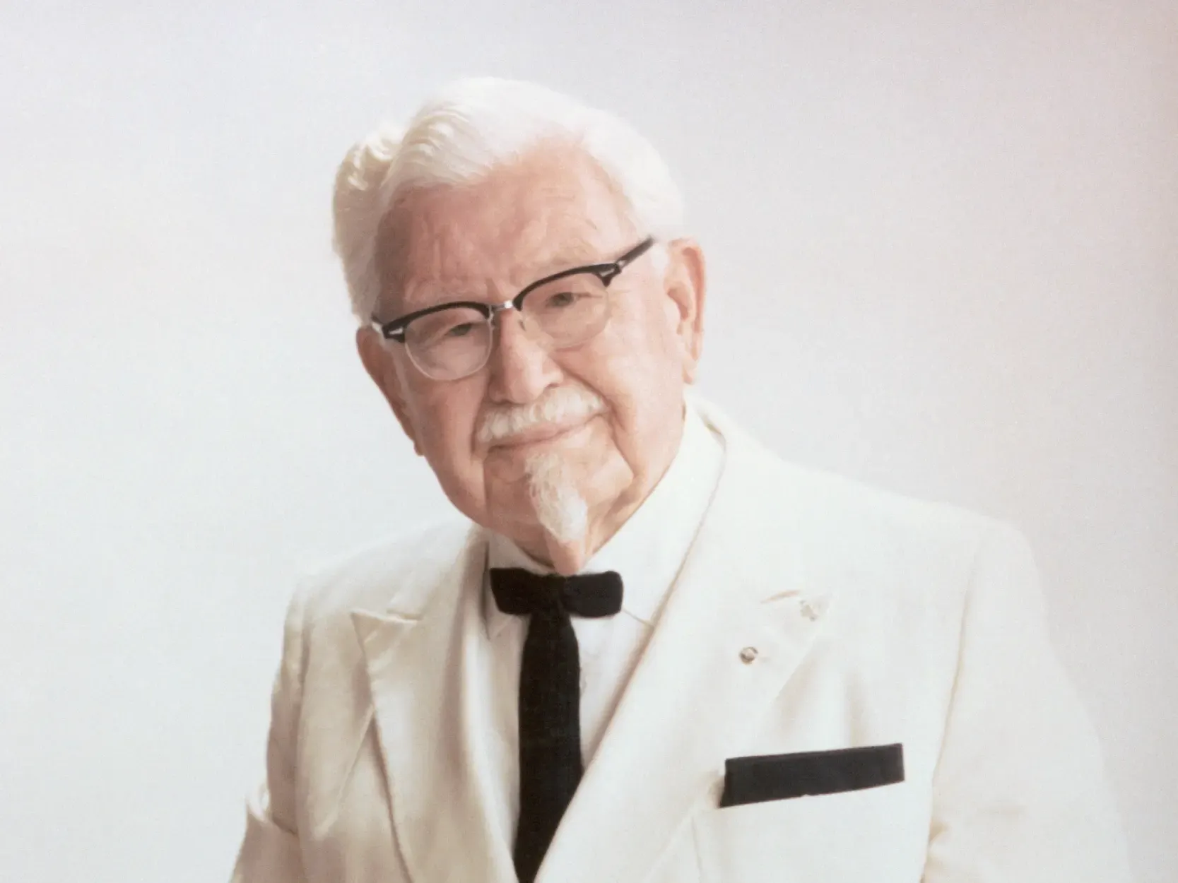 肯德基創始人、肯德基爺爺哈蘭・桑德斯上校（Colonel Harland David Sanders） 。（KFC官方網站）