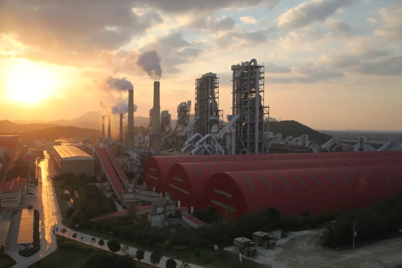 海螺集團的工廠正使用AI幫助提高水泥一種關鍵成分的生產效率。(華爾街日報)