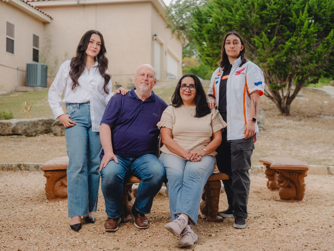 索菲亞和漢娜的父母帕特里克和珍妮也感受到了人工智慧對他們職業生涯的影響。（華爾街日報）