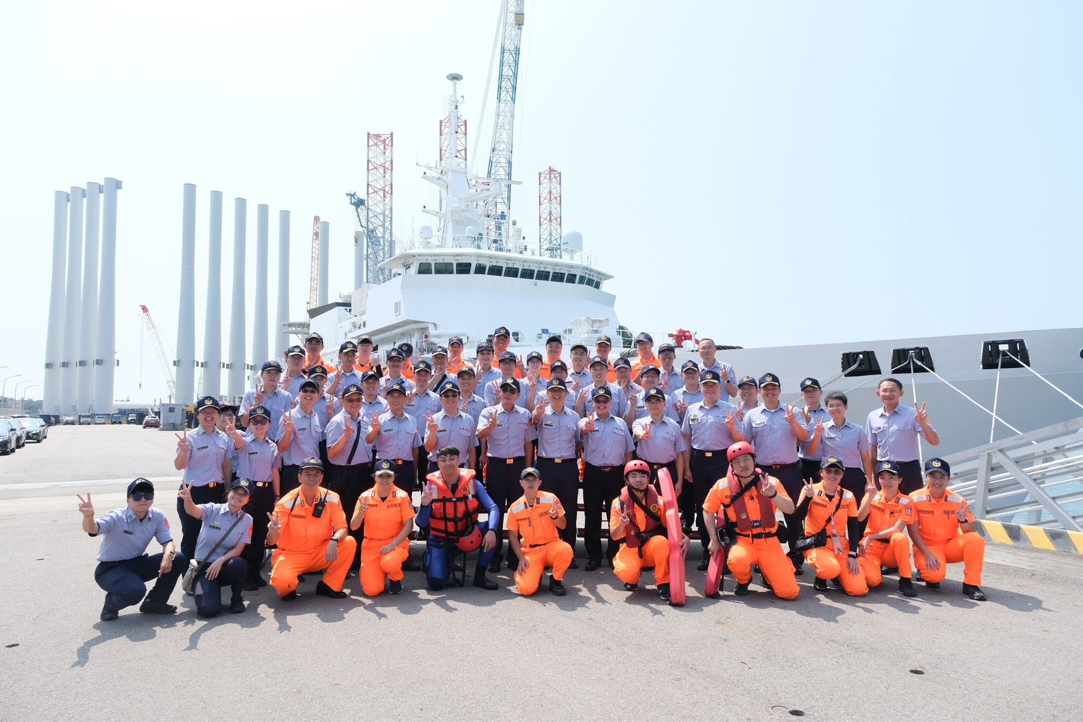 海巡署中部分署參演同仁合影。（圖／海巡署中部分署提供）