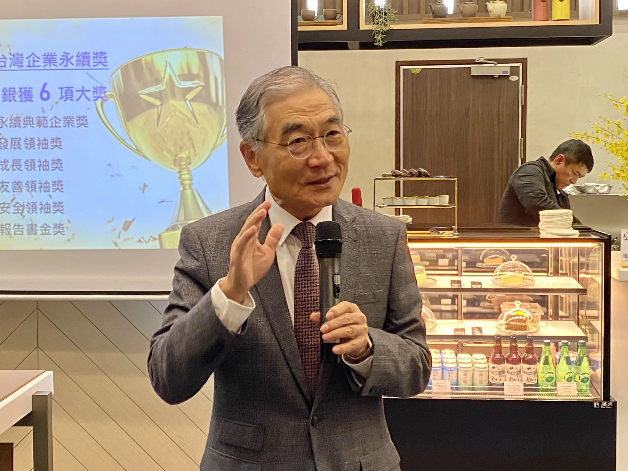 20251126-遠東銀行總經理周添財26日出席2026月曆發表會。