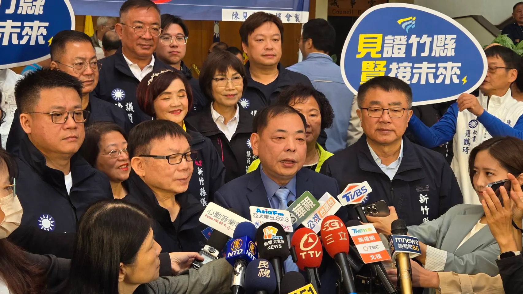 陳見賢強調，新竹縣民對教育、交通、托育、長照、生活品質與公共安全的期待，是促使他決定參選的重要理由。（圖／方詠騰攝）