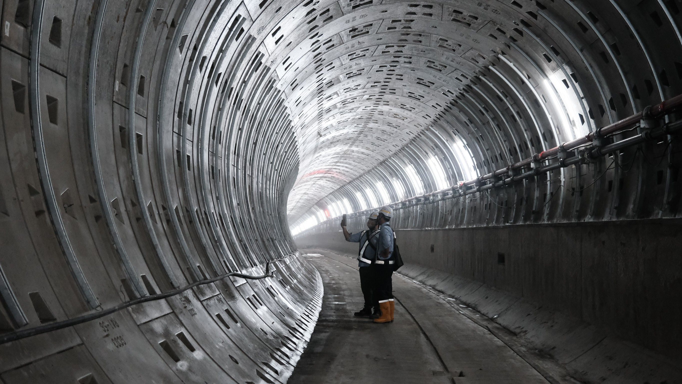 參訪活動包含全國最深的G07地下車站、桃園段地下隧道、G13高架車站與潛盾作業區等關鍵工點。(圖／桃園市政府提供)