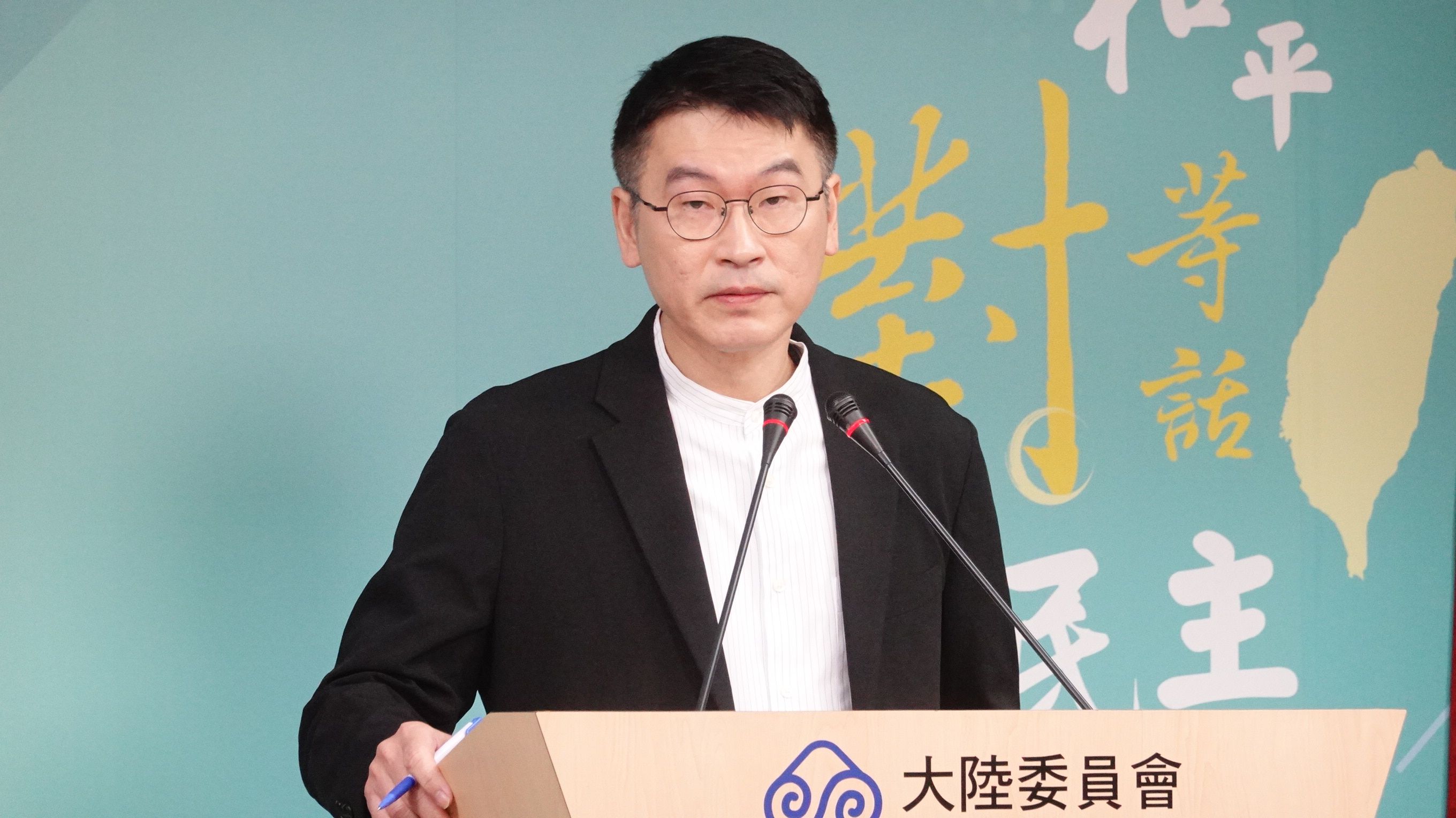 陸委会副主委梁文傑が27日に例行記者会見を主宰、中国大陸の脅威が実際に存在すると強調している。（楊騰凱撮影）