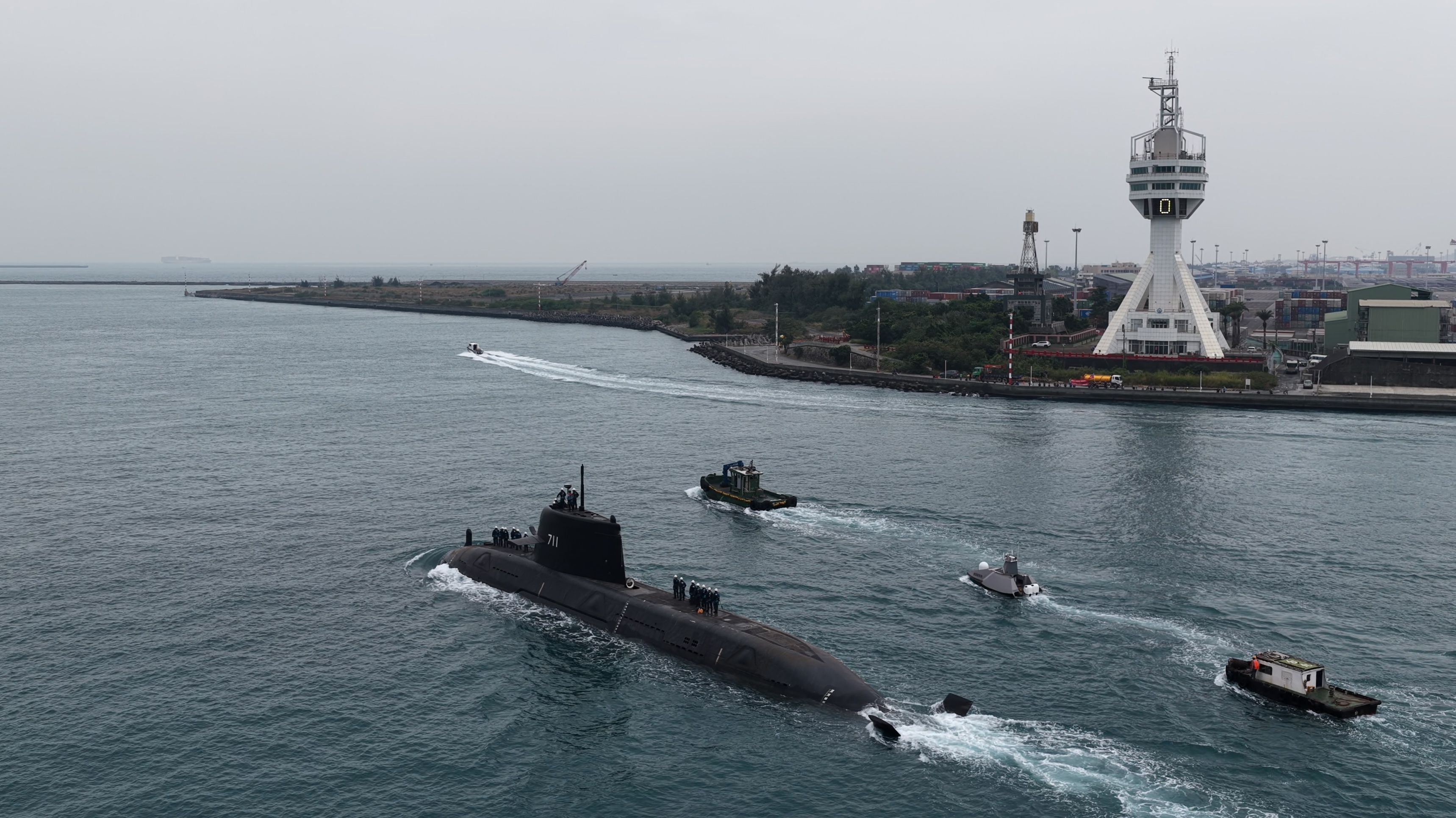 20251127-國造潛艦「海鯤號」今（27）日睽違147天再度出海執行第四次海上測試。（台船提供）