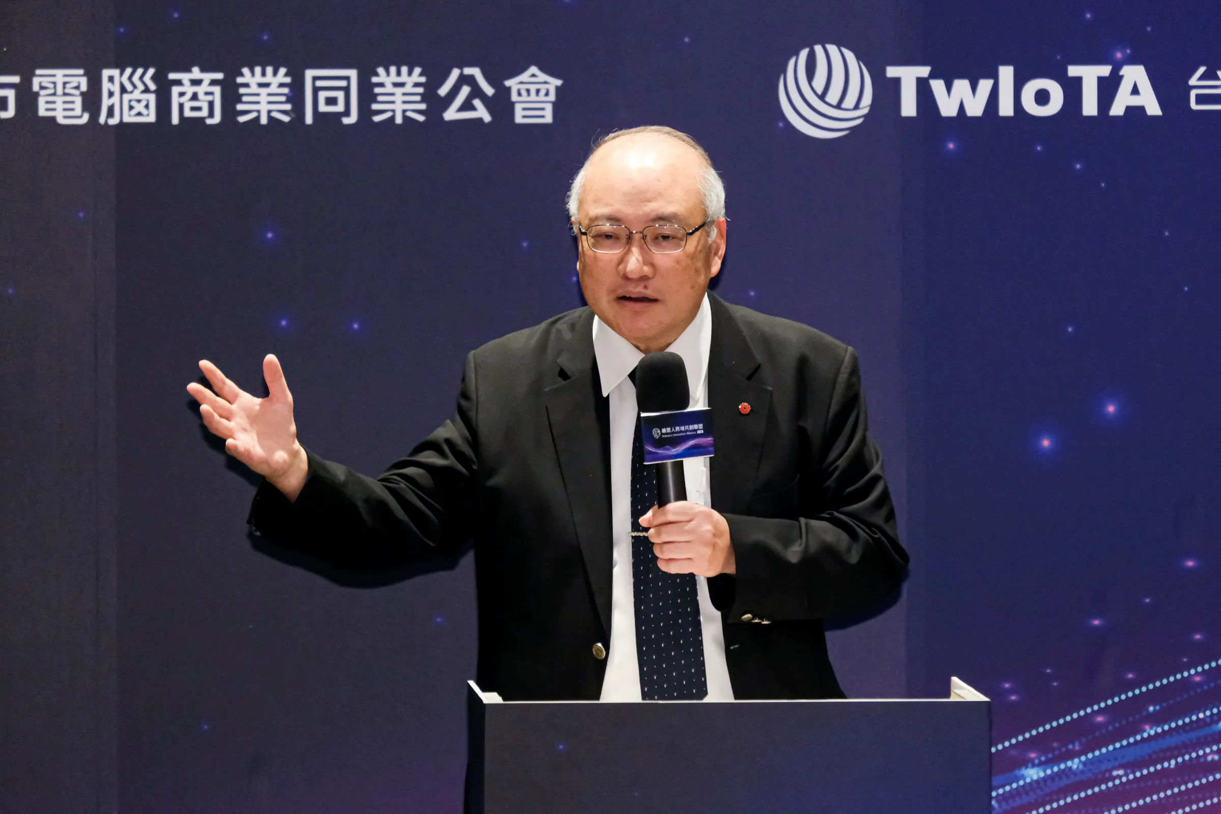 20251128-機器人跨域共創聯盟 （RIA）成立大會28日於台北國際會議中心舉辦，圖為凌群總經理劉瑞隆。（劉偉宏攝）