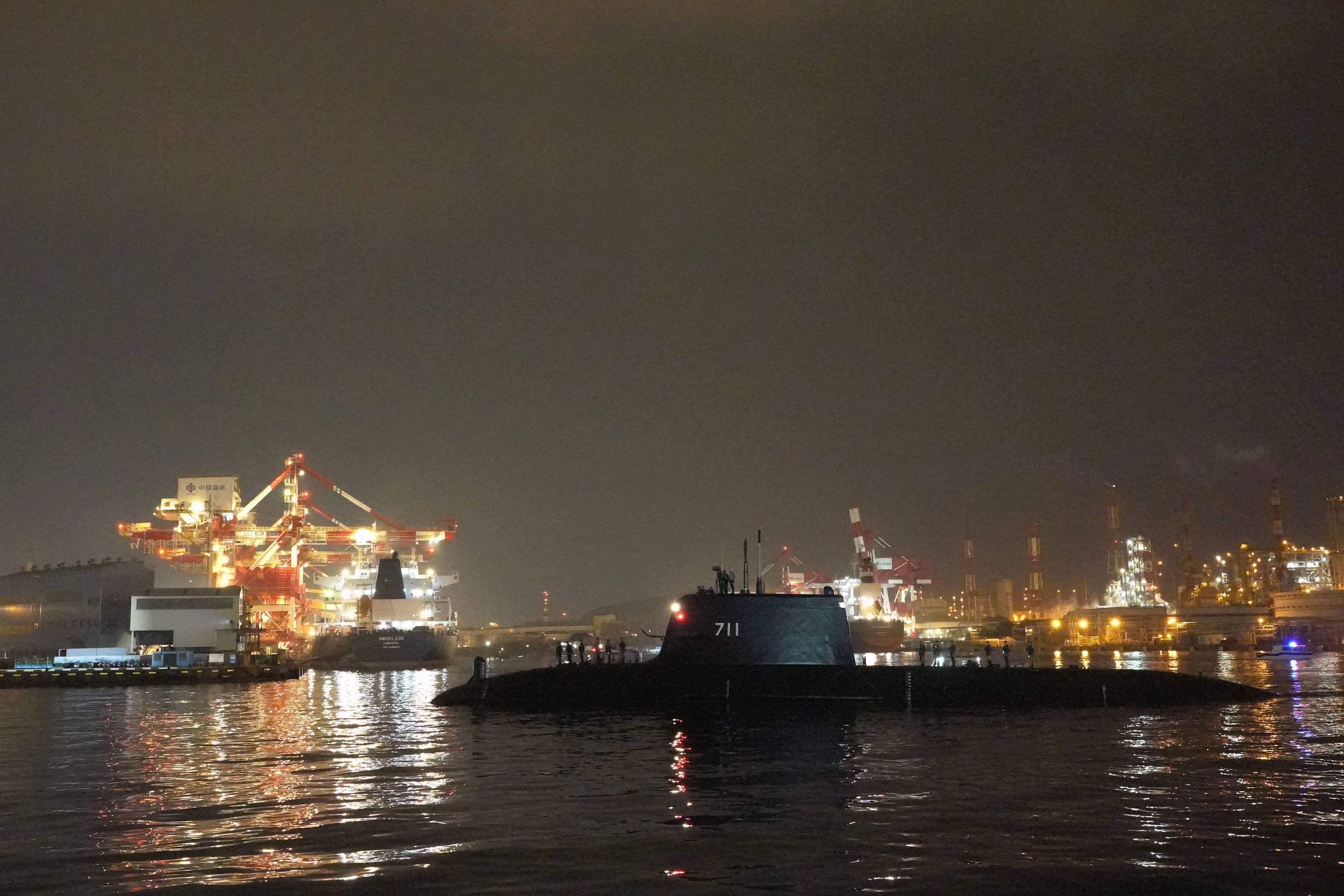 20251128-「海鯤號」今（28）日完成海上浮航測試，後續將實施潛航測試。（台船提供）