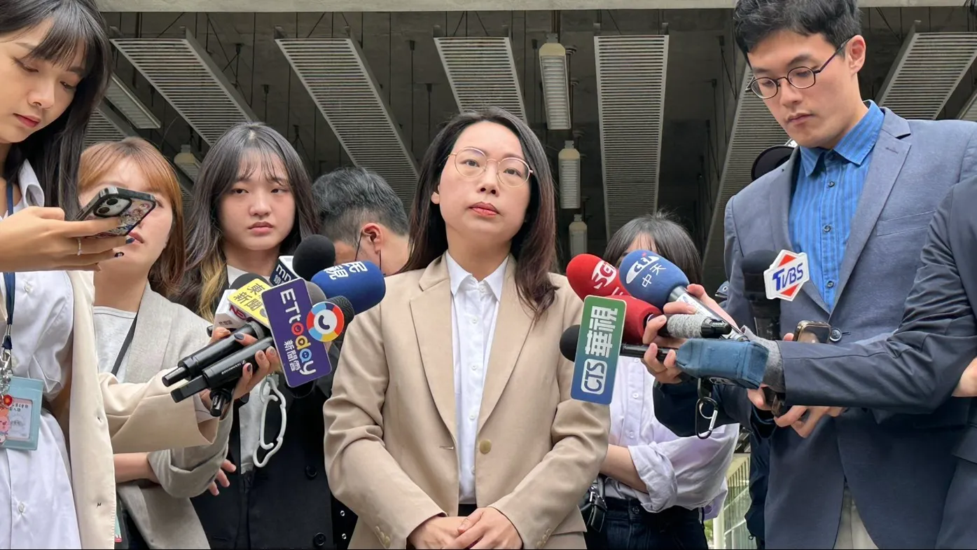 20251130-前民衆党スポークスマン李有宜が党を離脱することを発表した。（羅立邦攝）