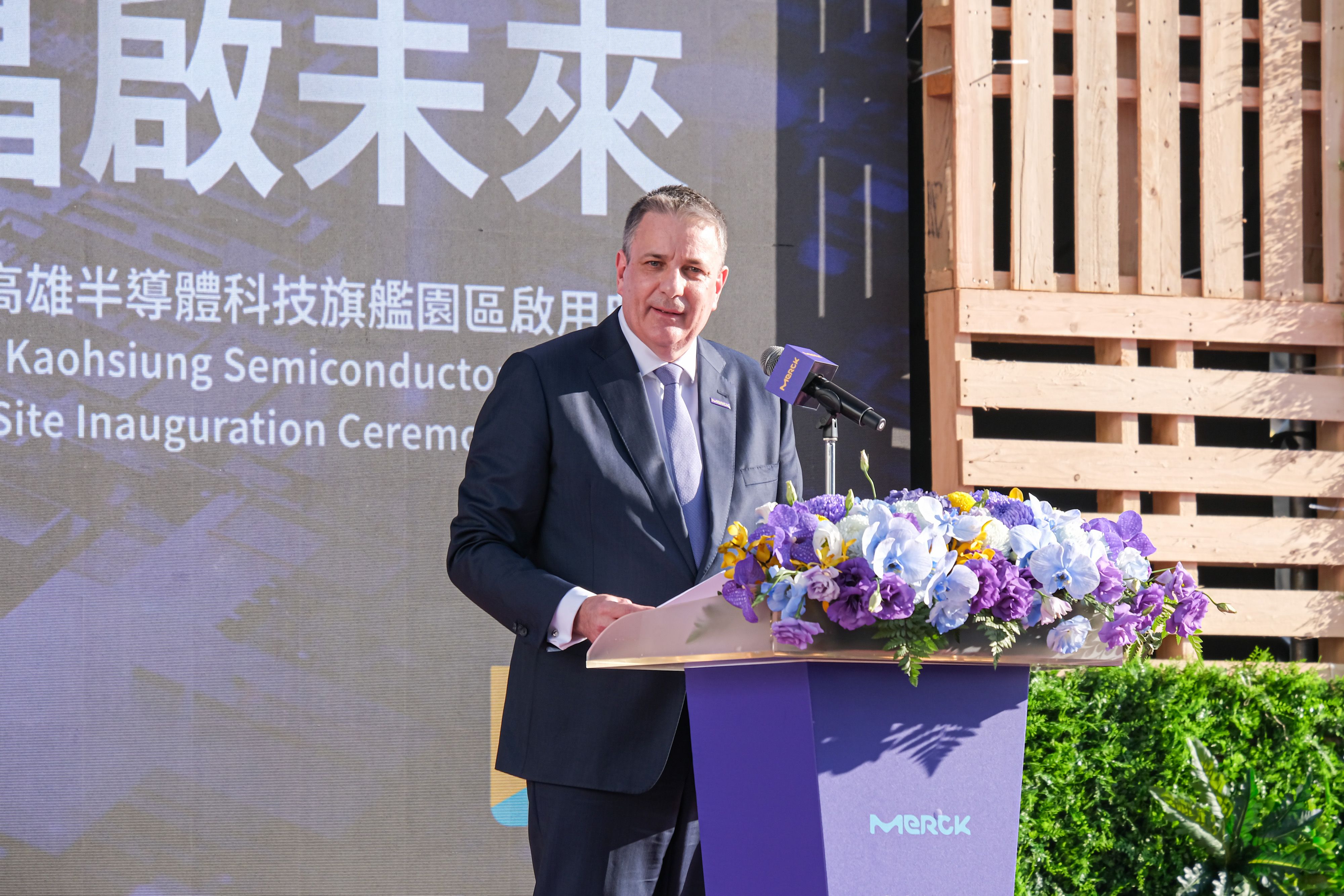 20251201-默克高雄半導體科技旗艦園區啟用典禮於1日舉辦，圖為默克集團董事會副主席暨電子科技事業體執行長凱•貝克曼（Kai Beckmann）。（劉偉宏攝）